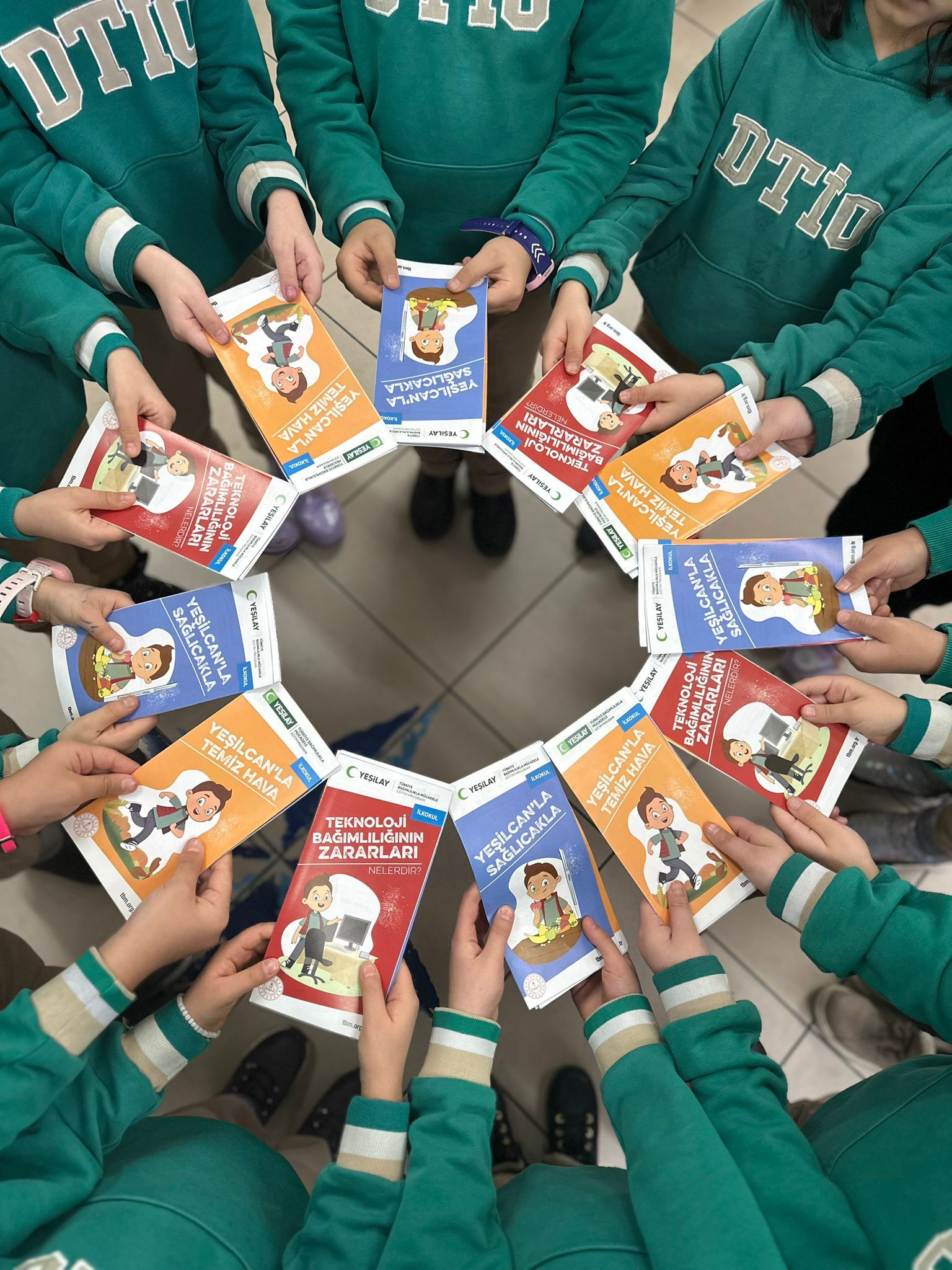 Erzincan'da Öğrenciler Yeşilay Etkinliği Düzenledi (1)