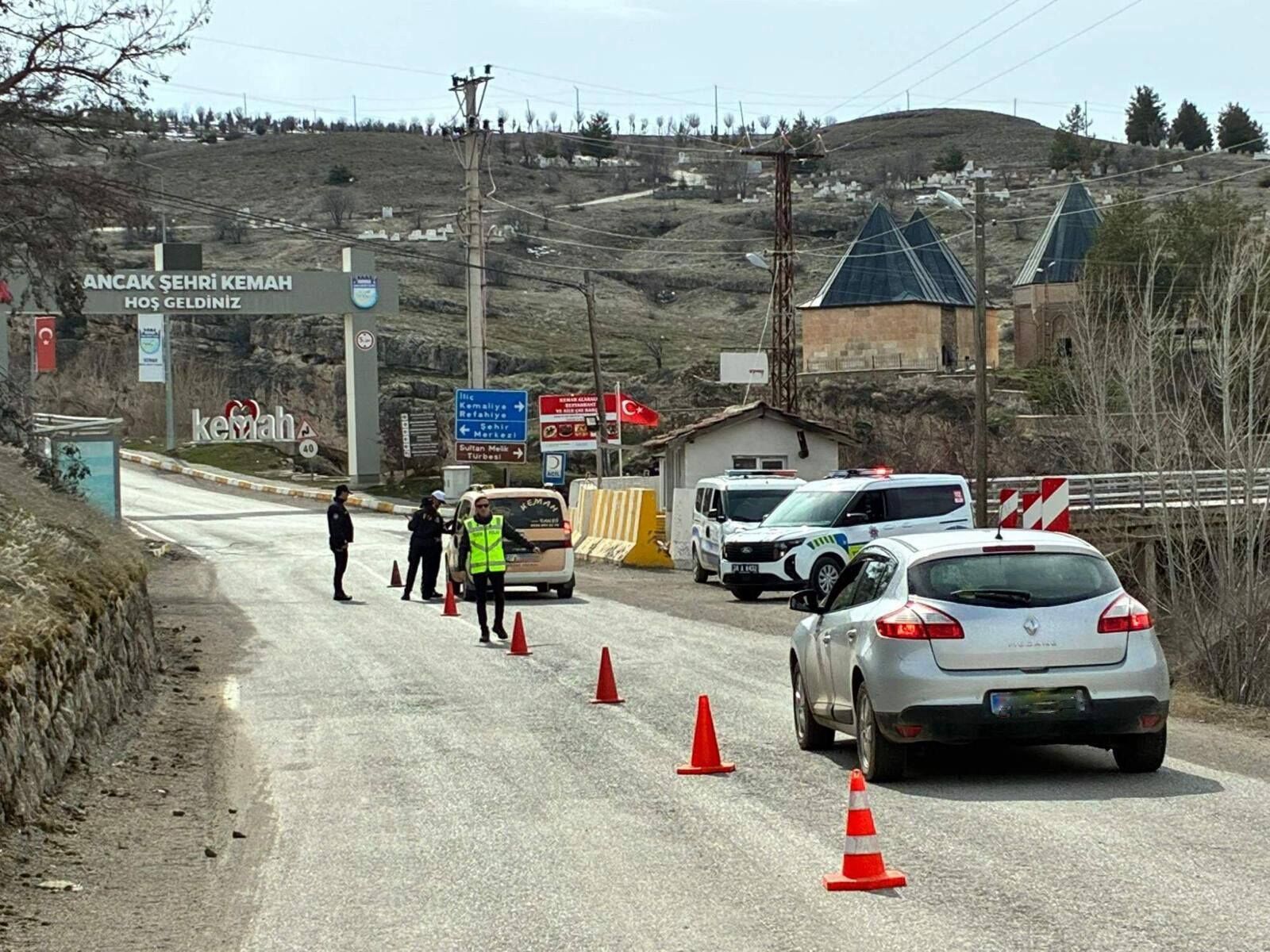 Erzincan’da Polislerin Bayram Mesaisi 11 Bin 611 Araç Denetlendi (2)