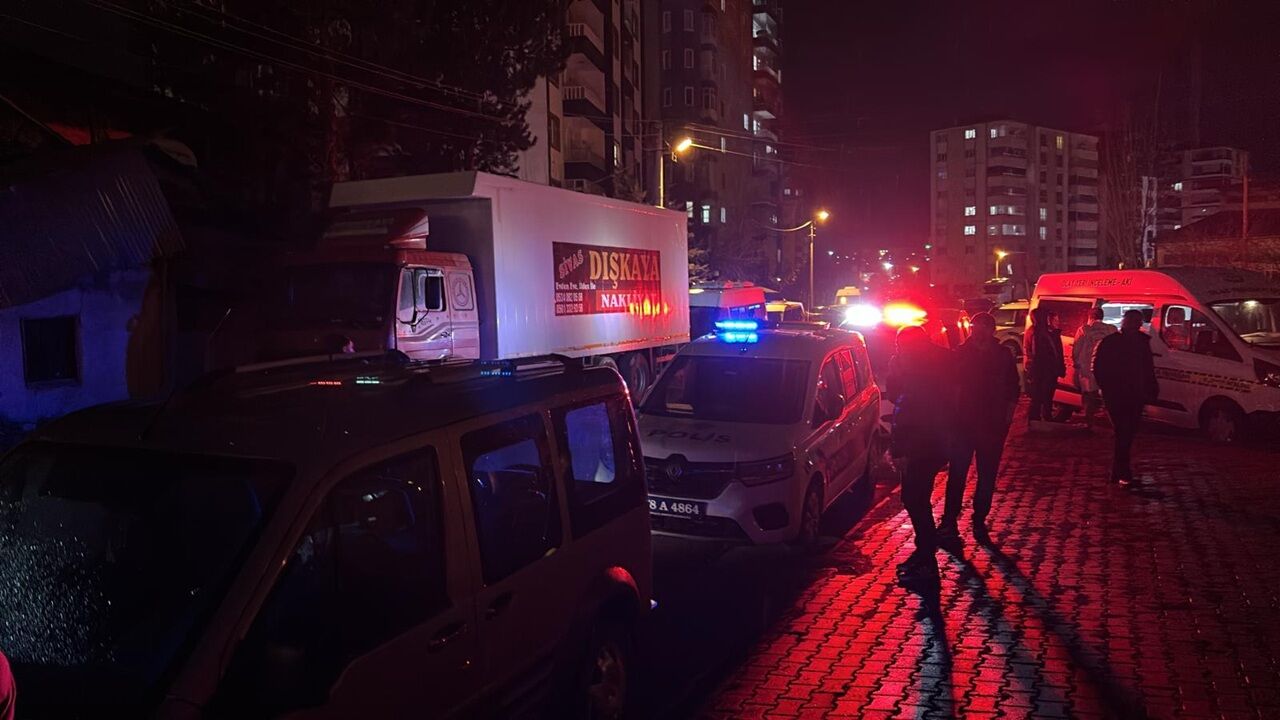 Sivas 15 Yaşında Ailesini