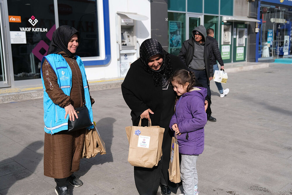 T D V Erzincan Kadın Kolları’ndan Çocuklara Ramazan Sevinci.1