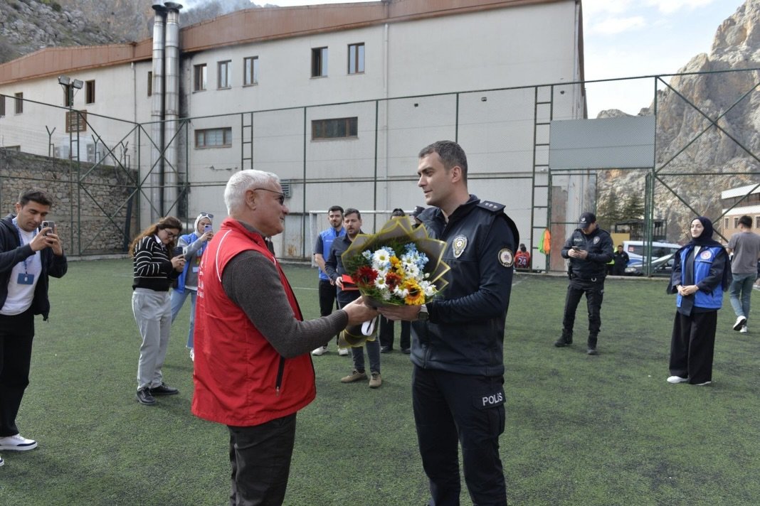 669656996 18081546488612928 1913415884364483339 N