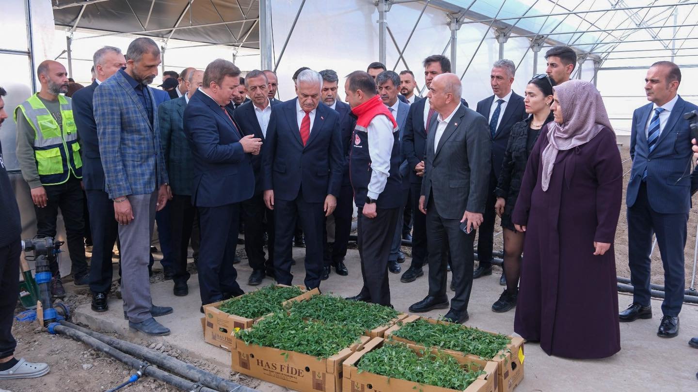 Binali Yıldırım Toplu Sera Bölgesinde (15)