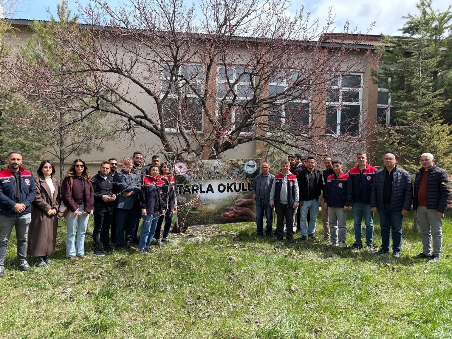 Erzincan Ekibi Sahada Kars’ta Çiftçilere Budama Ve Aşılama Eğitimi (4)