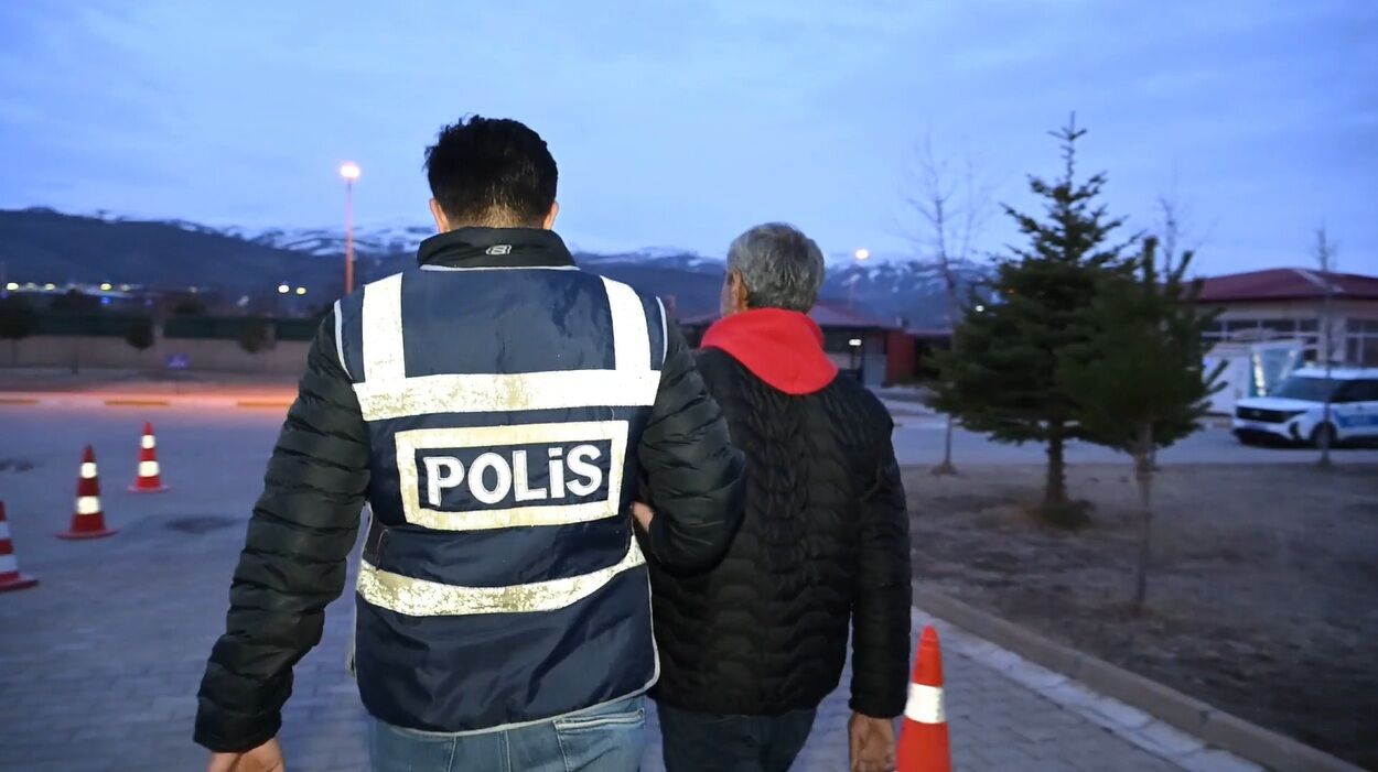 Erzincan Emniyeti Operasyonla 45 Kişi Yakaladı 1