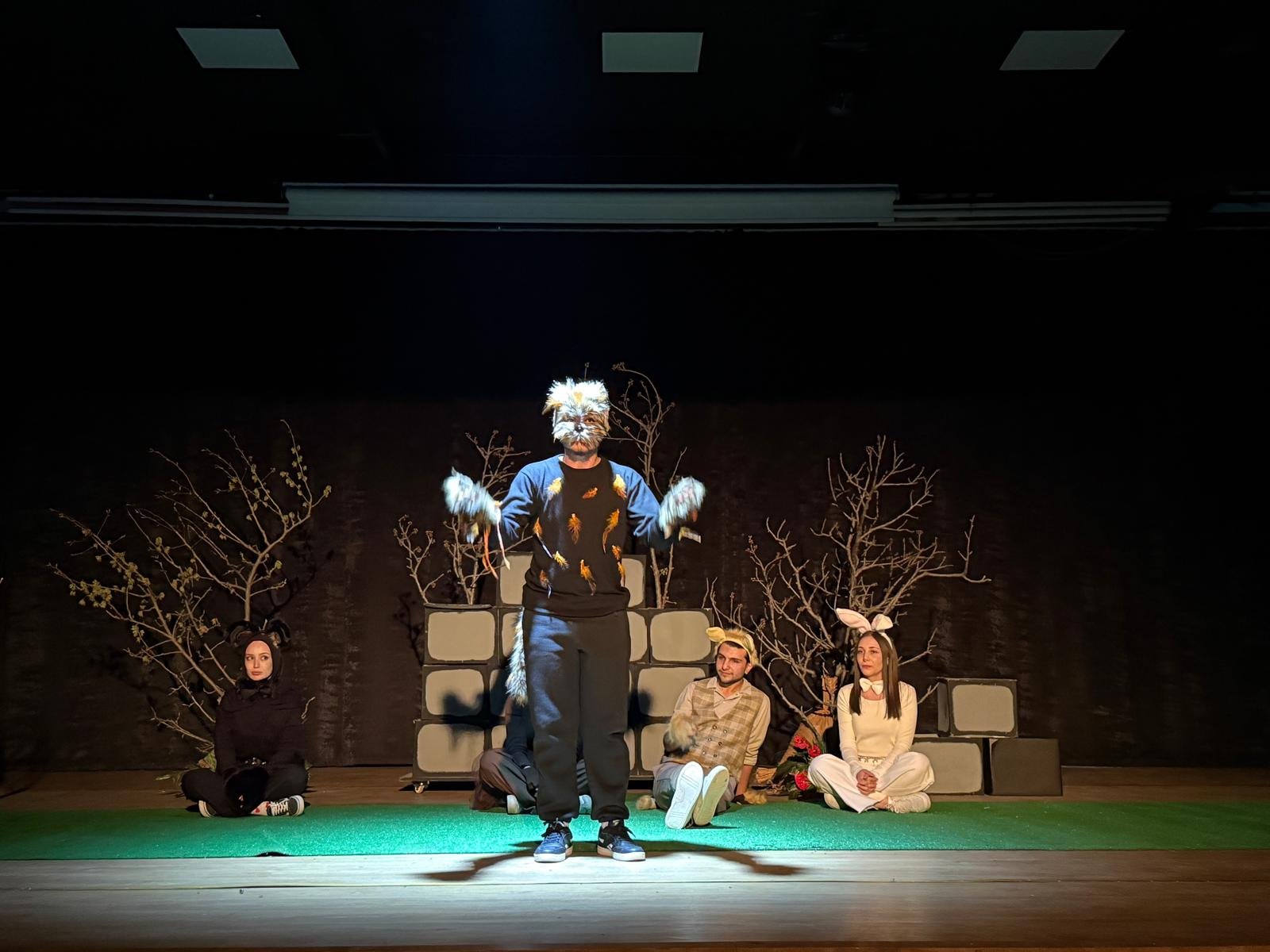 Erzincan’da Çocuklar İçin Anlamlı Sahne Kuyruğu Boncuklu Tilki