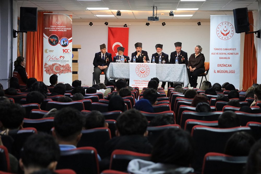 Erzincan’da Gaziler Ve Şehit Yakınları Öğrencilerle Bir Araya Geldi