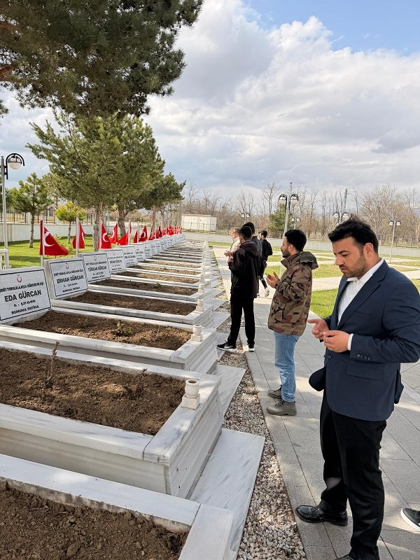 Erzincan'da Gençlerden Şehitlere Vefa Emanetiniz Namusumuzdur1