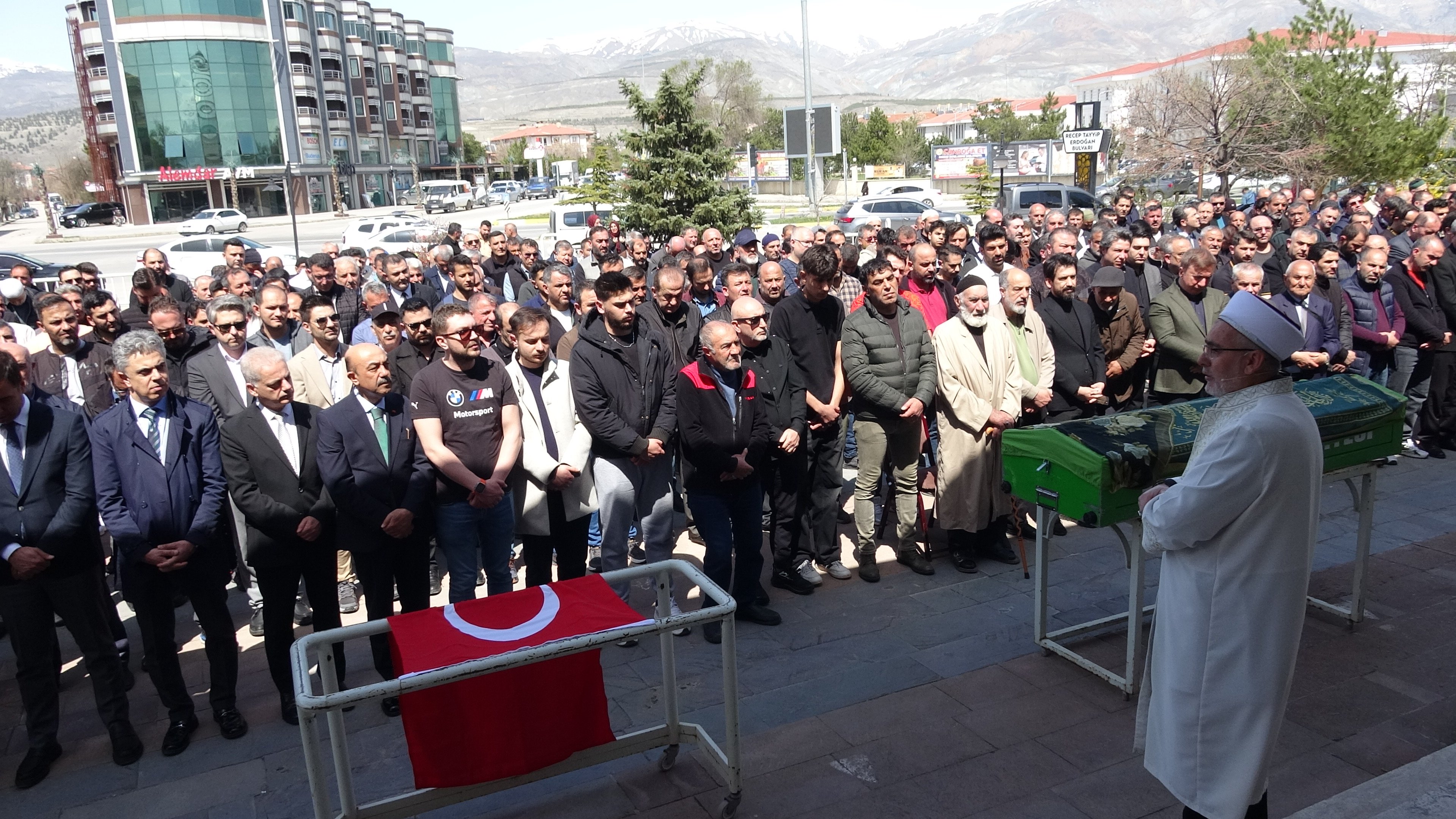 Erzincan’da Matem Ve Dua Terzibaba Camii’nde Eğitim Şehitleri İçin Gıyabi Cenaze Namazı2