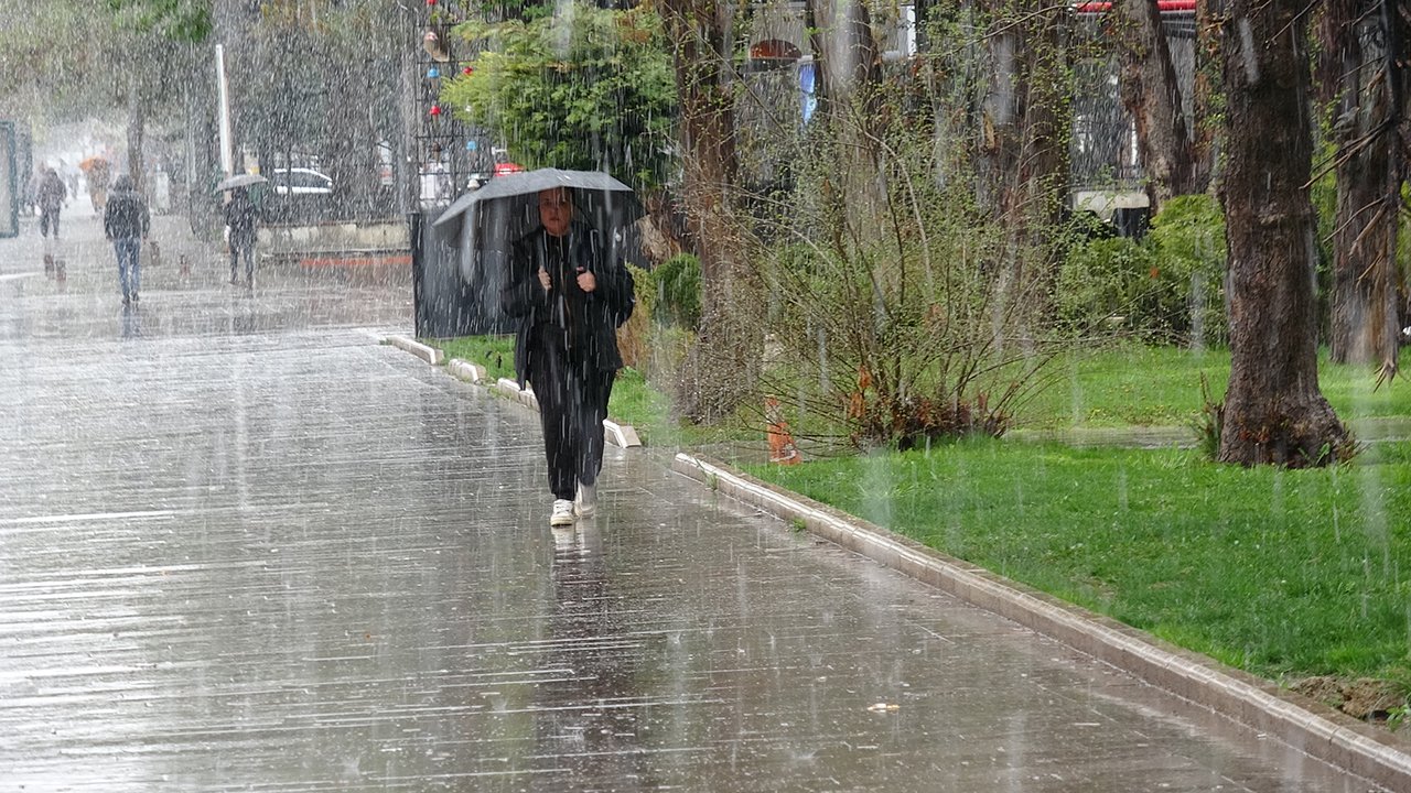 Erzincan’da Nisan Ayında Kar Yağışını Vatandaşlar Nasıl Karşıladı.2