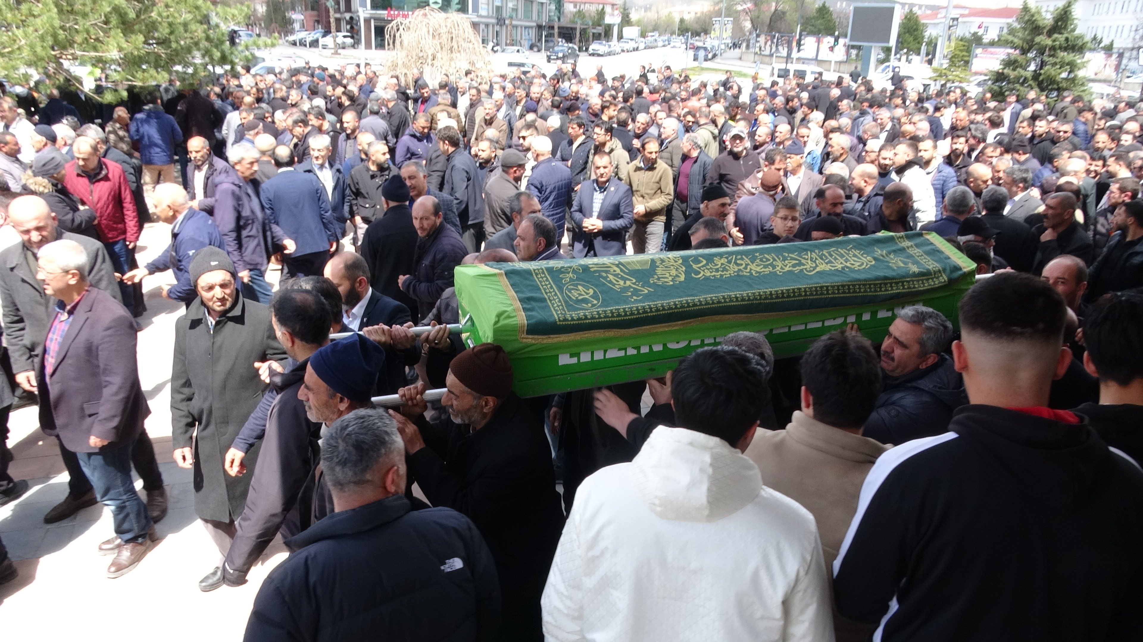 Erzincan’da Seraların Mimarı, Öğrencilerin Babasıydı Mustafa Müdür Son Yolculuğuna Uğurlandı1