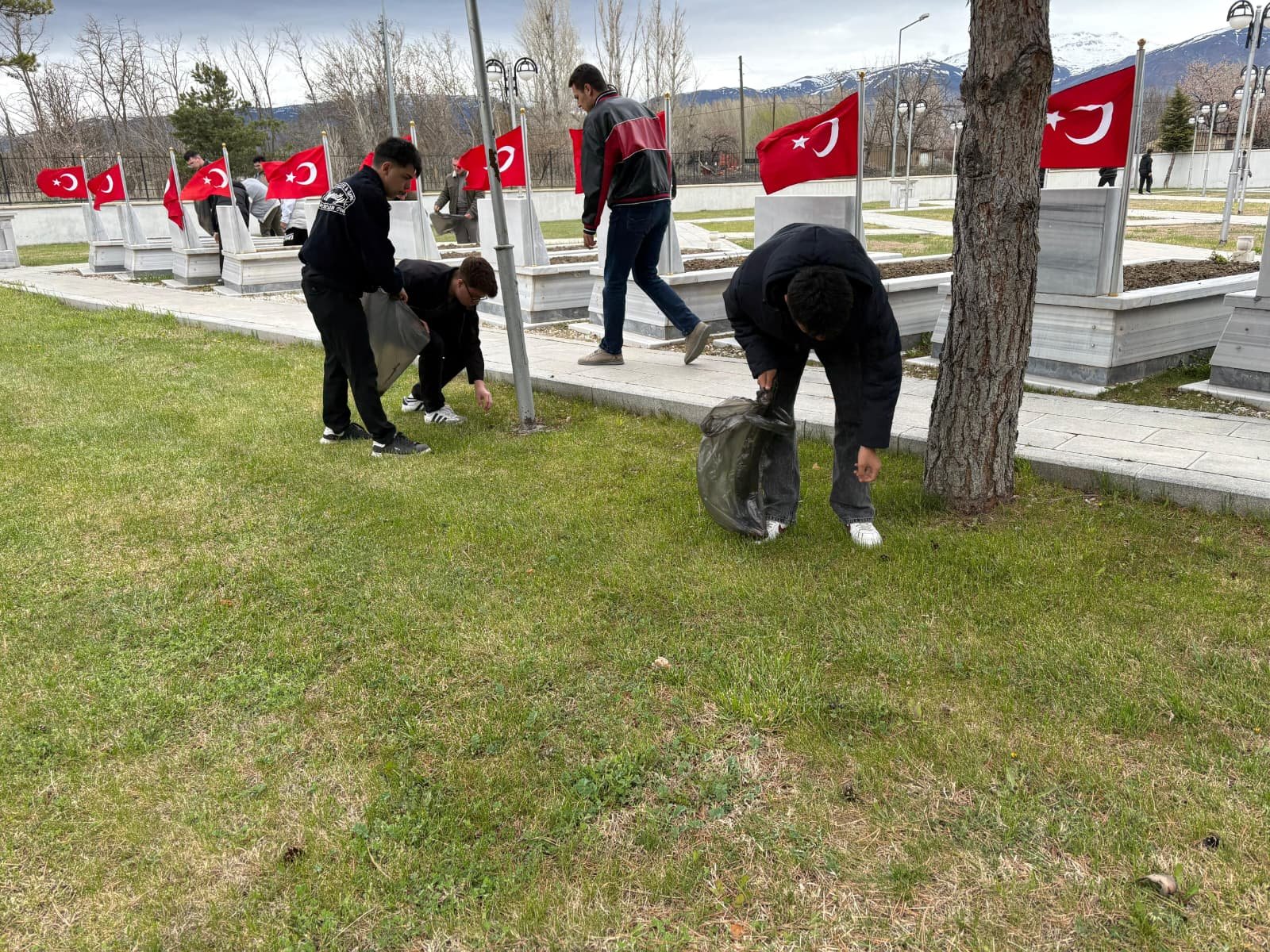 Erzincan’da Vefa Rüzgarı Şehitlerin Emanetine Genç Eller Dokundu!2