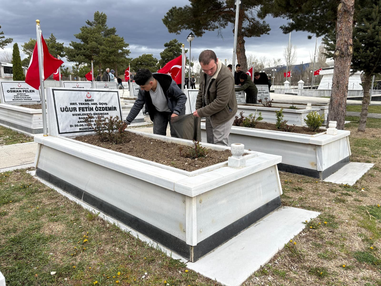 Erzincan’da Vefa Rüzgarı Şehitlerin Emanetine Genç Eller Dokundu!3