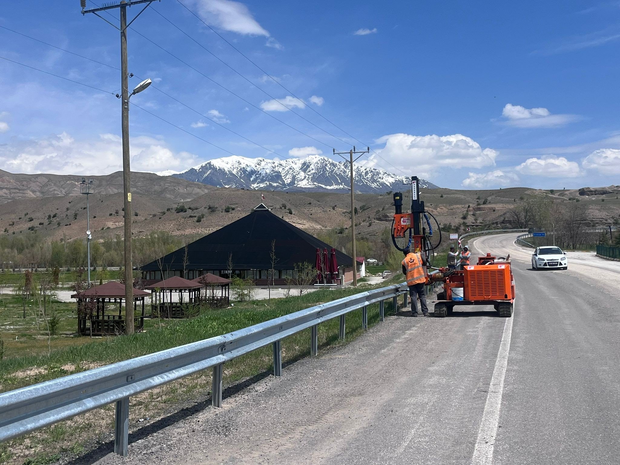 Erzincan'ın İlçesine Modern Dokunuş Giriş Yolları Baştan Düzenleniyor (2)