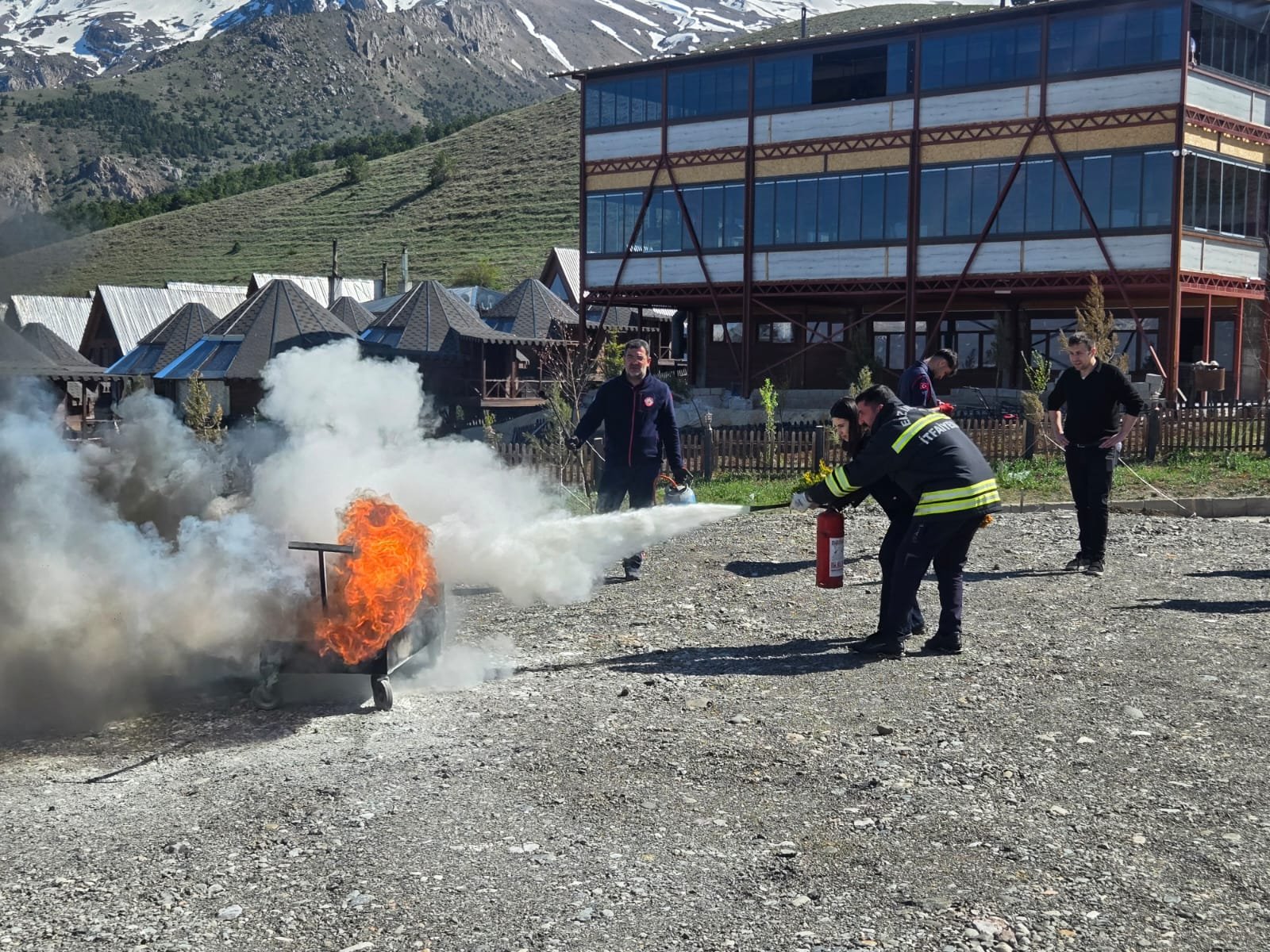 Kıvılcıma Karşı Seferberlik Otel Personeline Yangın Eğitimi2