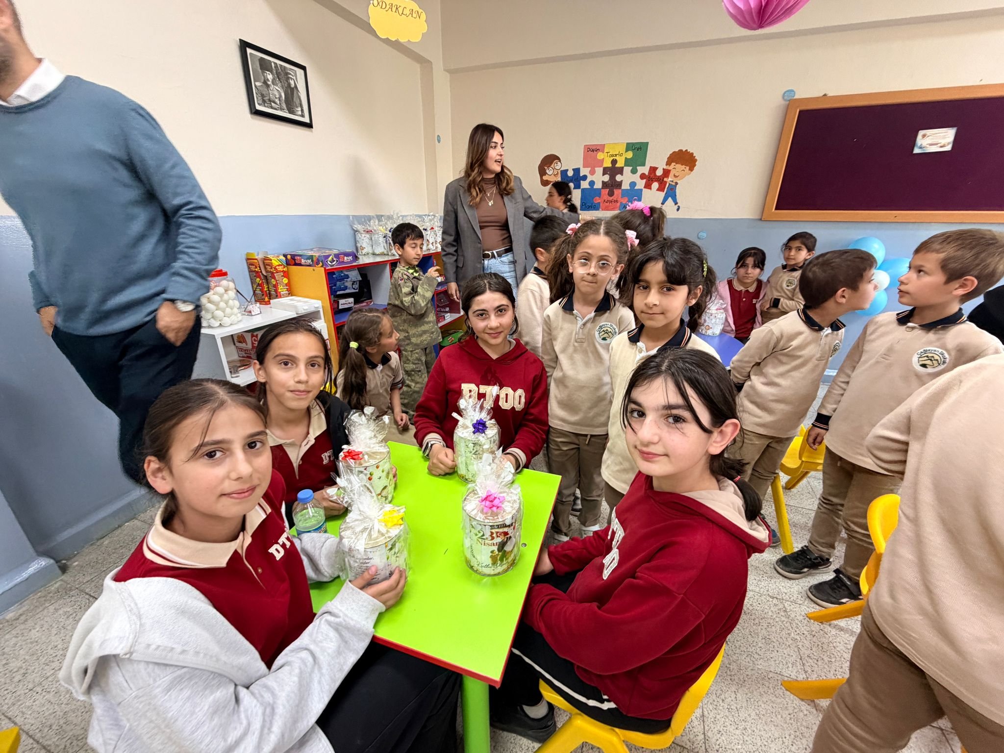 Öğrencilerden Anlamlı 23 Nisan Etkinliği (2)