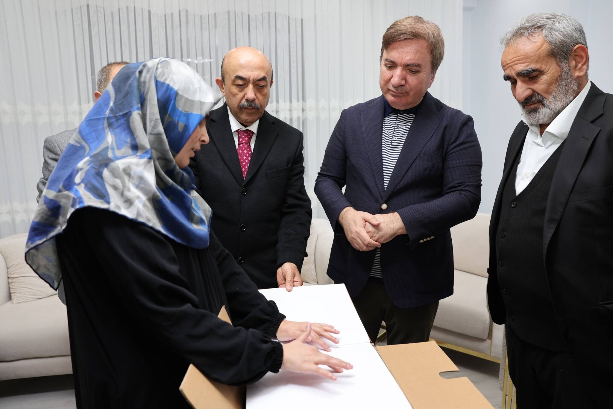 Vali Aydoğdu Macit Ailesini Ziyaret (1)