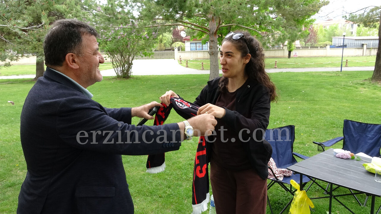 24 Erzincanspor Anneler Gününü Unutmadı. 1