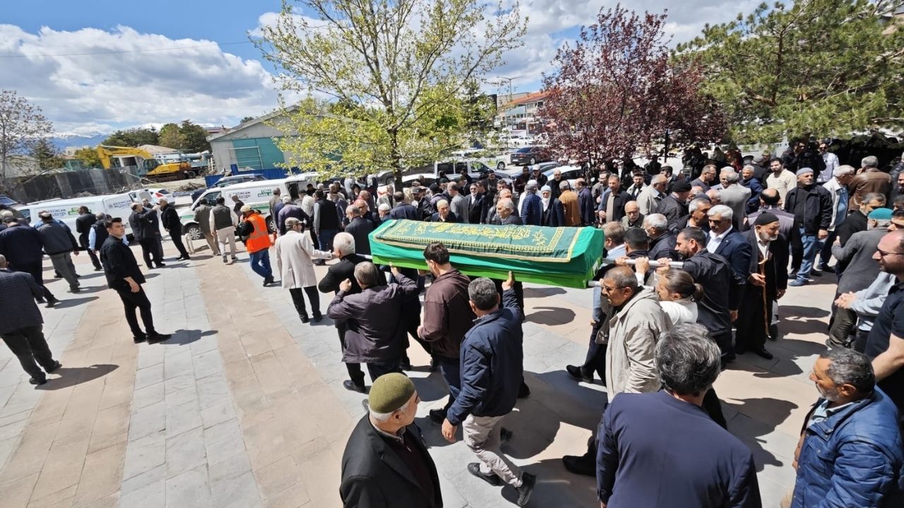 Erzincan’da Bugün: Eski Belediye Başkanının Oğlu Son Yolculuğuna Uğurlandı