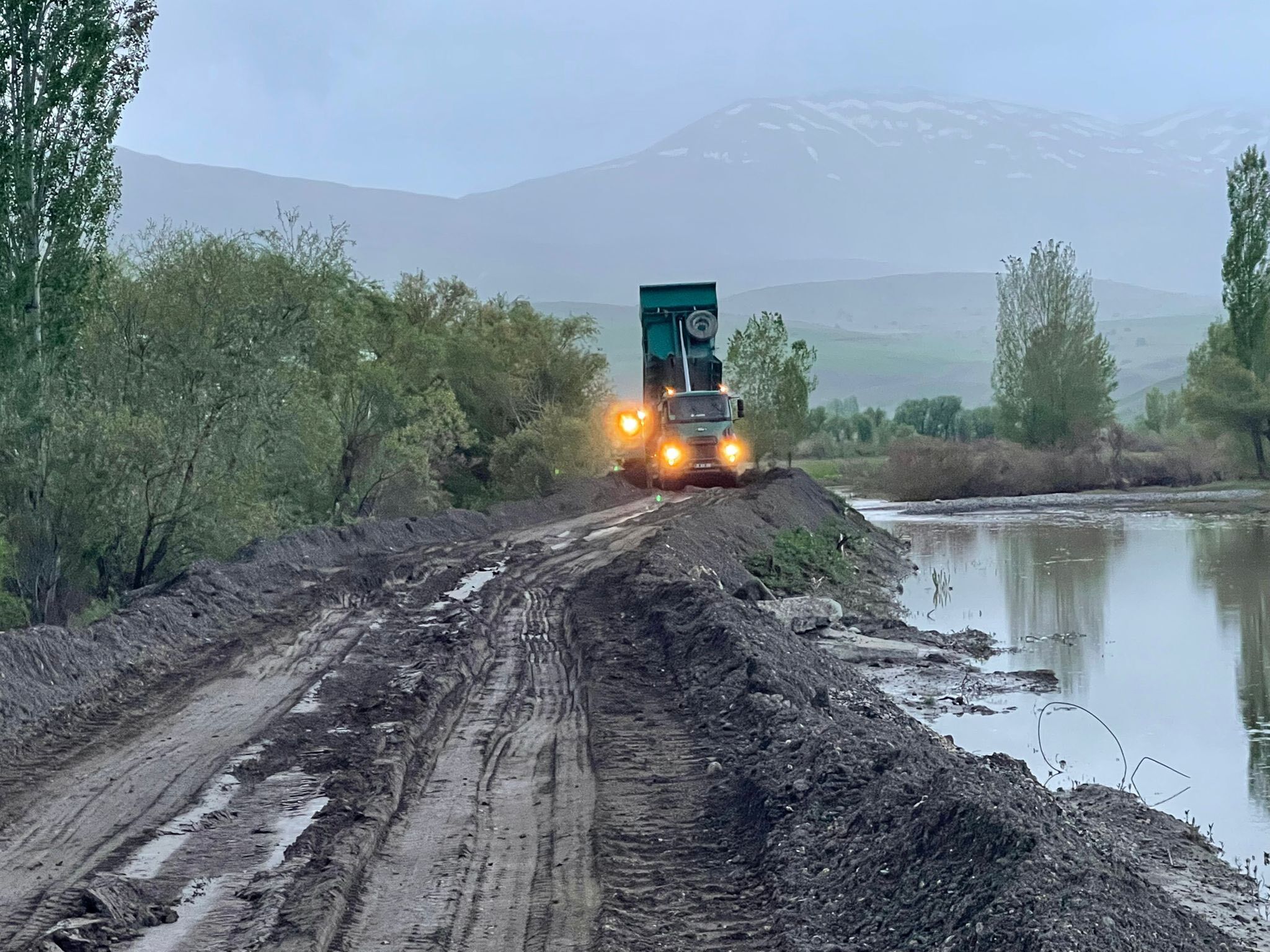 Dsi̇’den Kargın'da Taşan Karasu Nehri’nde Sedde Hamlesi (3)