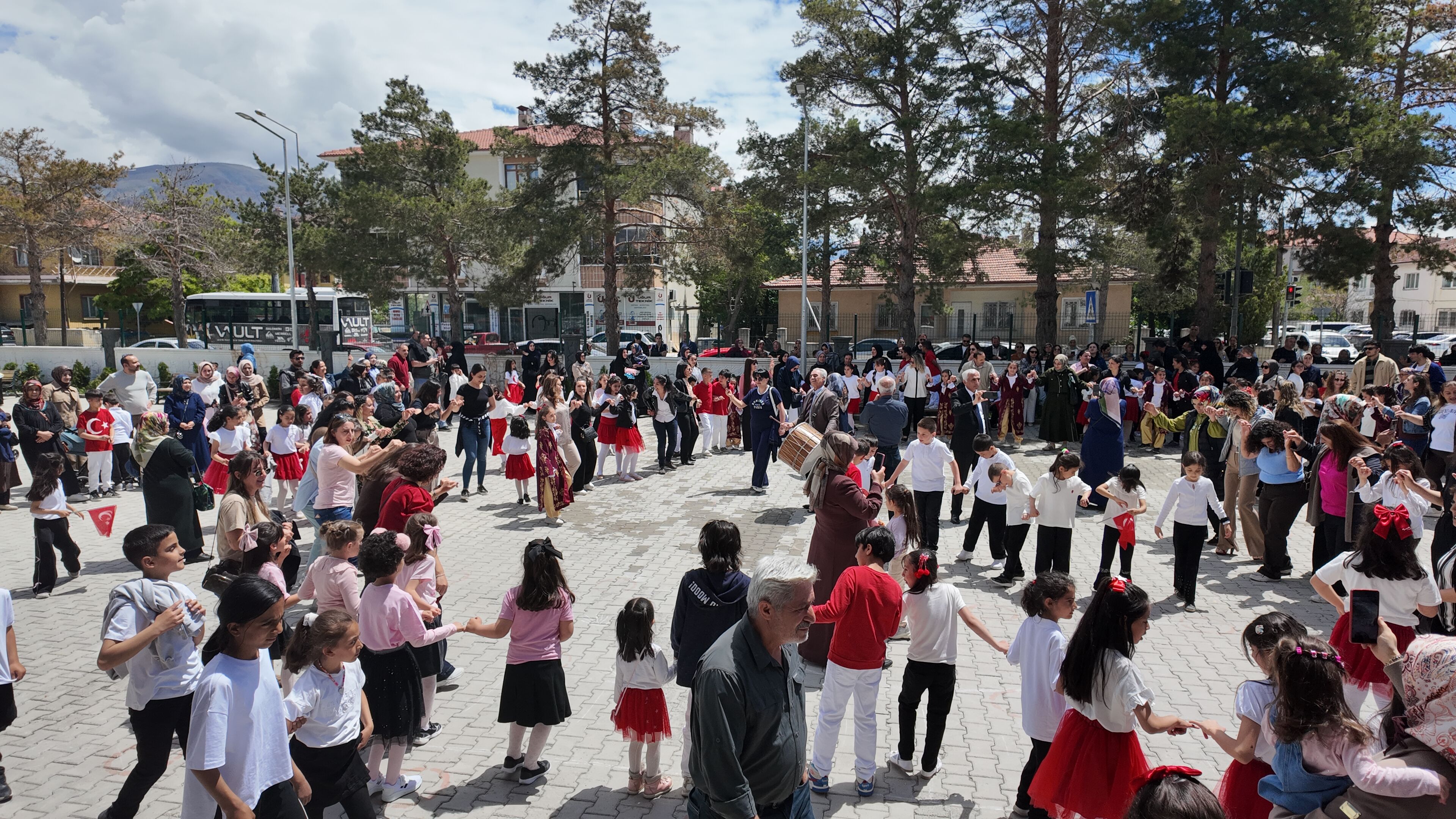Ertelenen Bayram Coşkusu Erzincan’da Patladı-1