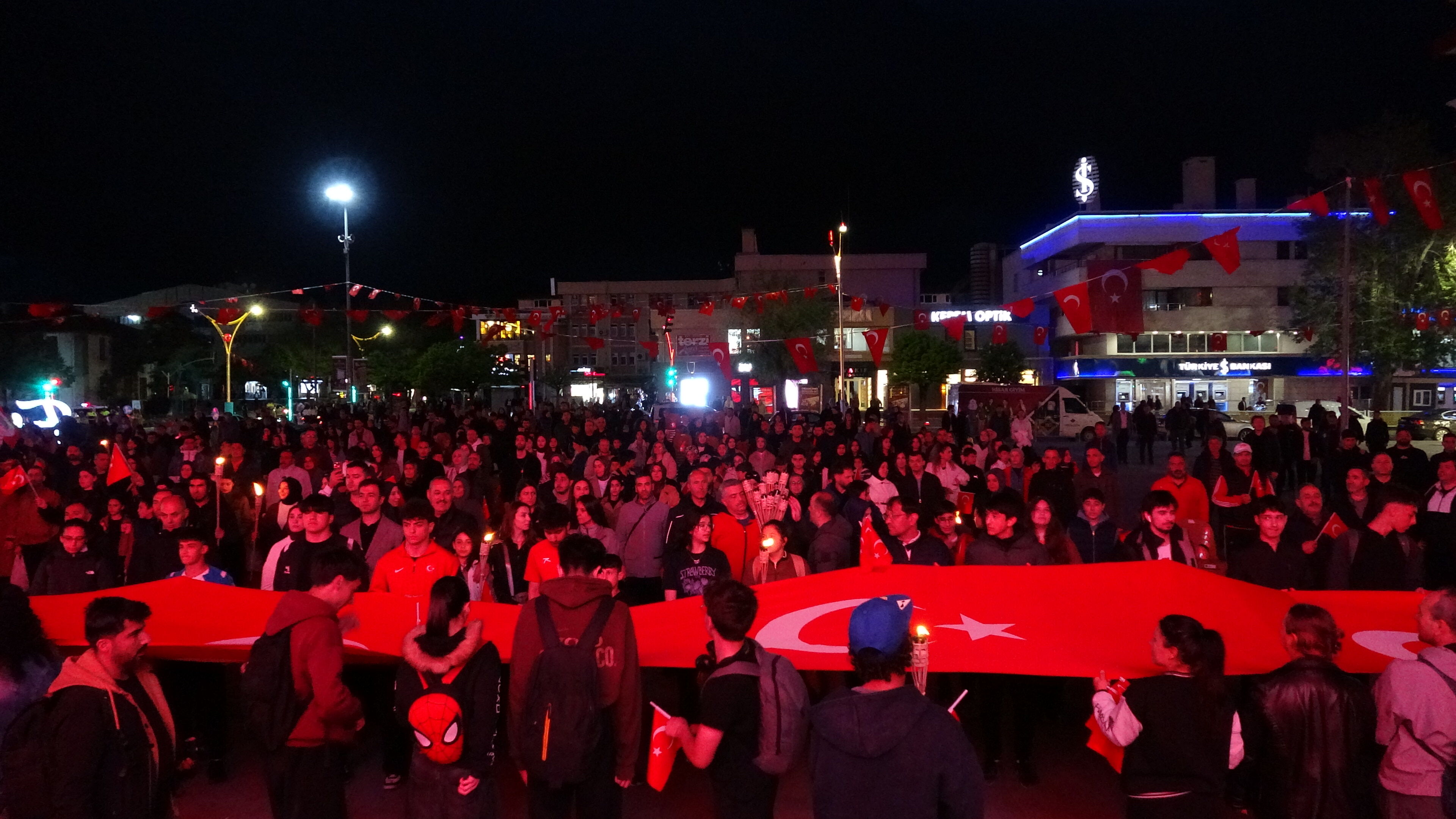 Erzincan Sahnede Gençlik Bayramı Meşalelerle Ve Sinemayla Taçlandı1