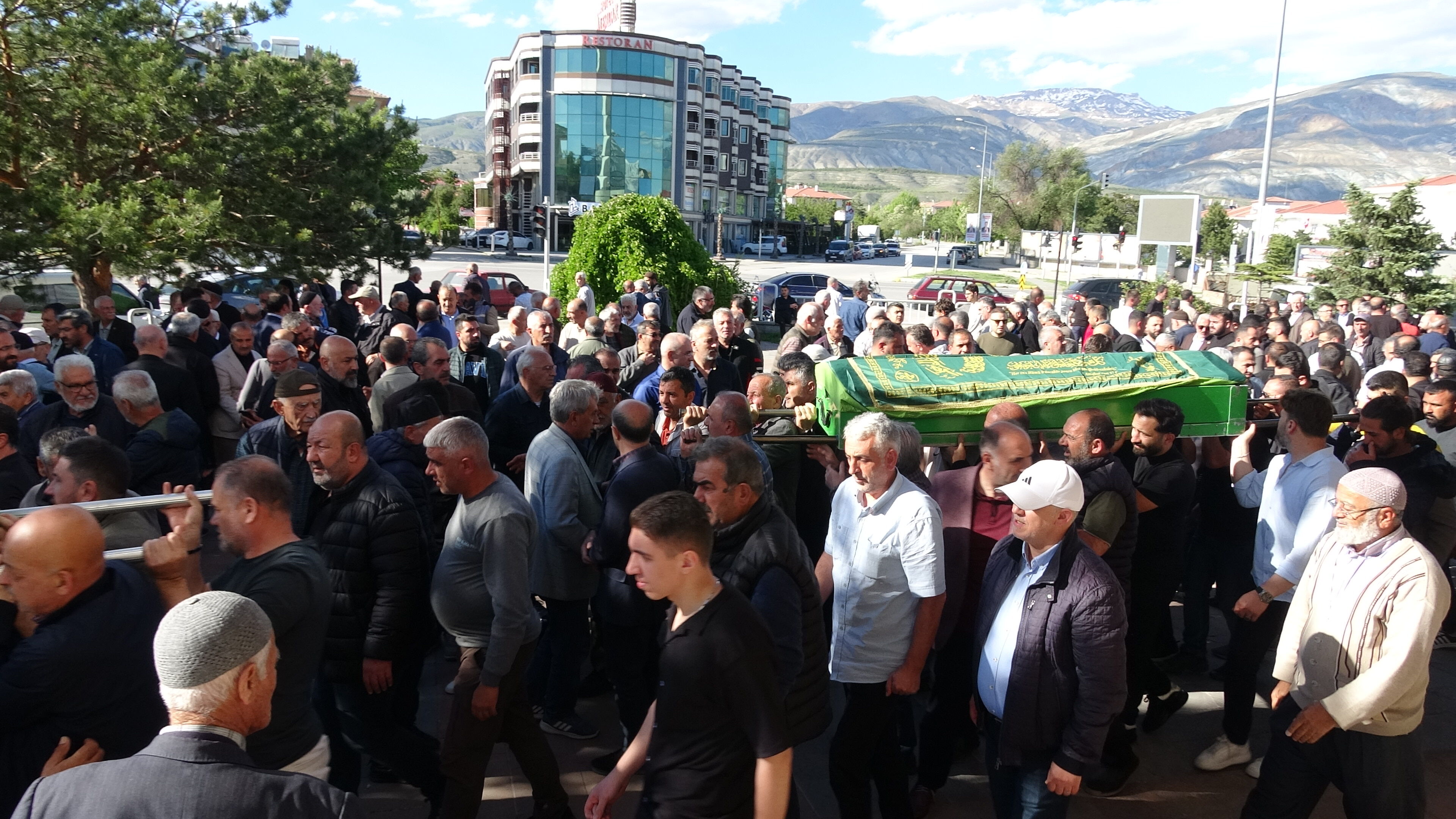 Erzincan'ın Yaşar Ustası Son Yolculuğuna Uğurlandı!1