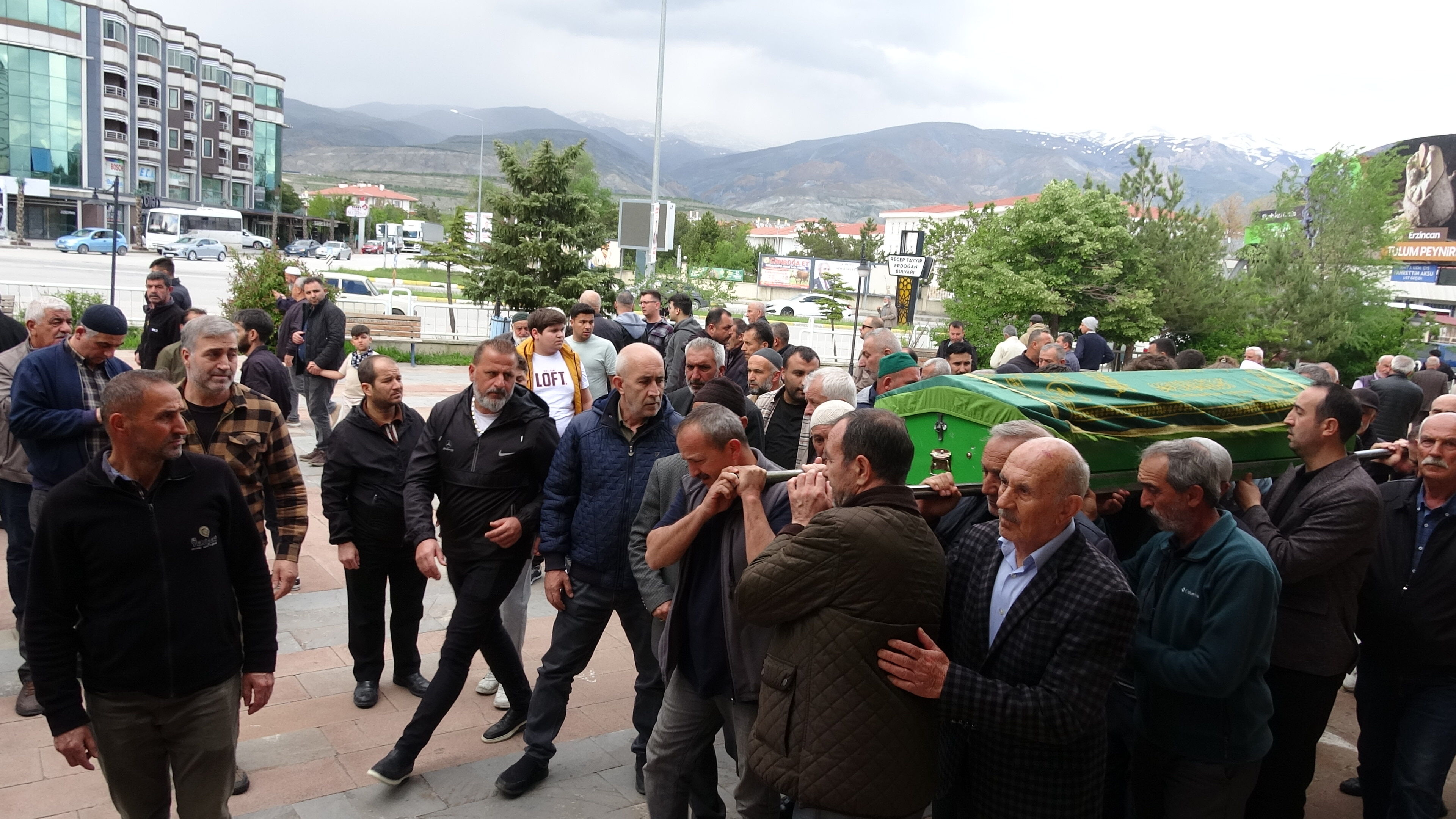 Sessiz Sabah, Acı Haber… Ahmet Kanmaz Son Yolculuğuna Uğurlandı4