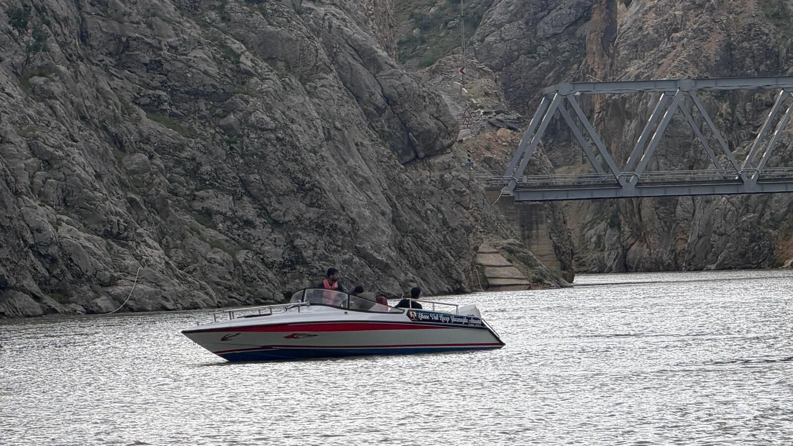 Süper Vali’nin Mirası Yeniden Kanatlandı Karanlık Kanyon’da Recep Yazıcıoğlu Rüzgarı!2 (2)