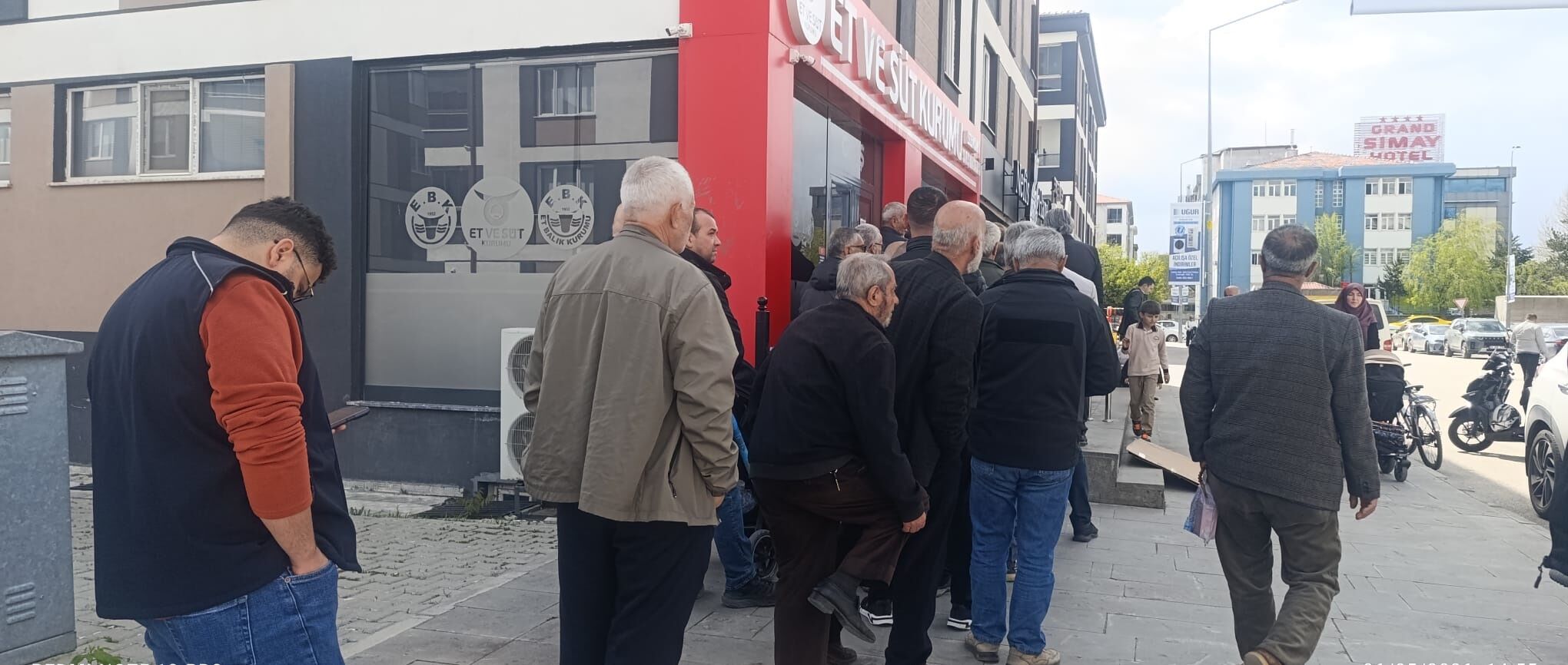 Ucuz Et Tartışması Büyüyor İhtiyaç Sahipleri Tepkili, “Fırsatçılar” İddiası Gündemde1