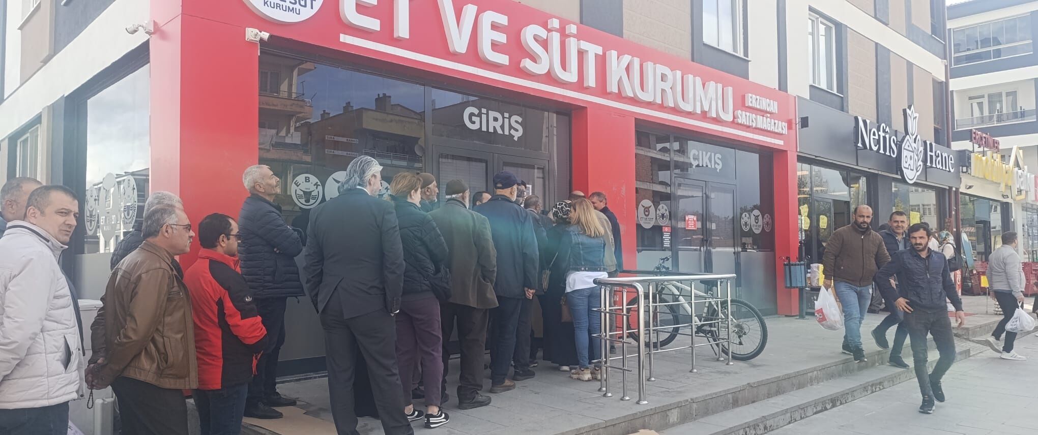 Ucuz Et Tartışması Büyüyor İhtiyaç Sahipleri Tepkili, “Fırsatçılar” İddiası Gündemde2