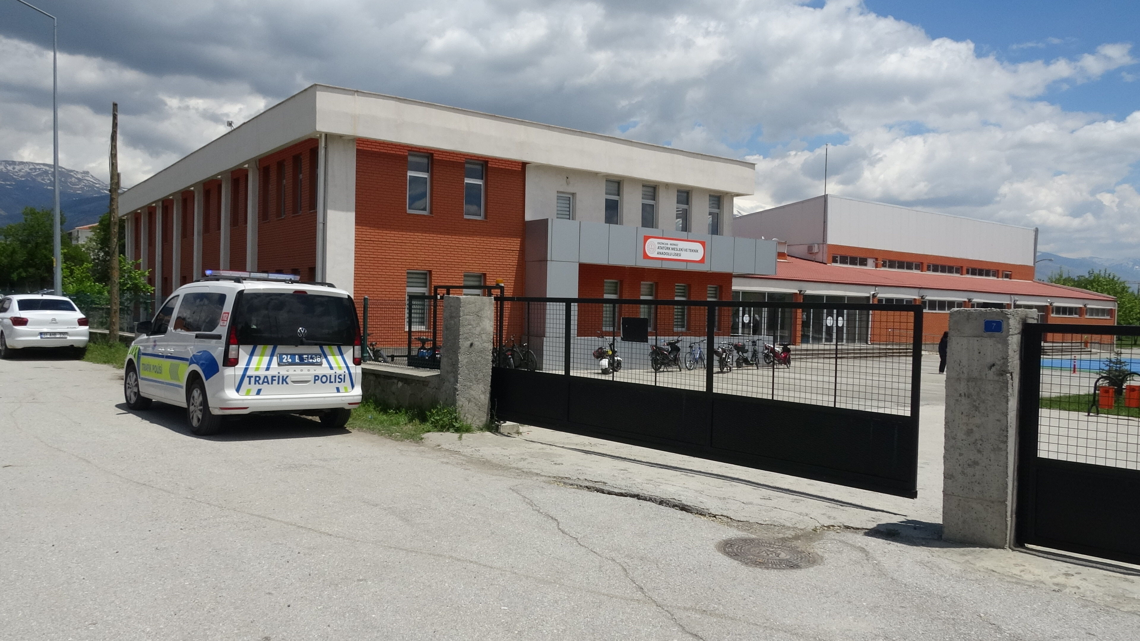 Erzincan’da Okul Çevrelerine Polis Kalkanı: Şüpheli Şahıslara Geçit Yok1