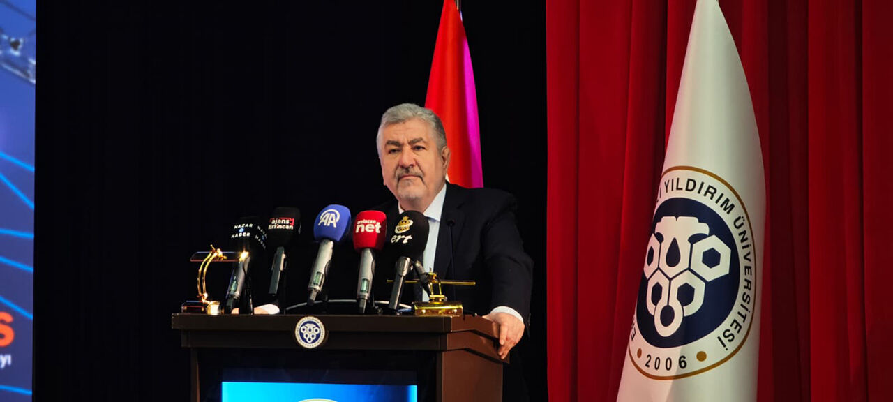 Dijital Dünyanın Kullanıcıları Üniversitelerarası Öğrenci Sempozyumu.3
