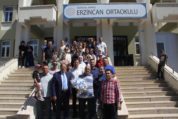 Erzincan’da 28 Yıllık Emek Gökhan Öğretmeni “Hatıran Yeter” Ile Uğurladılar-1