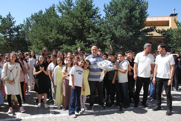 Erzincan’da 28 Yıllık Emek Gökhan Öğretmeni “Hatıran Yeter” Ile Uğurladılar4