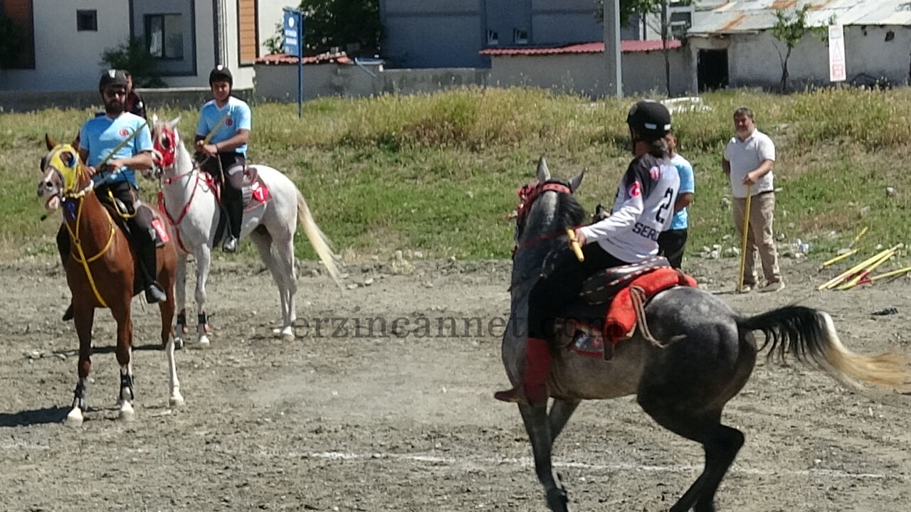 Erzincan’da Cirit Sahasında Panik Yaratan Kaza Ucuz Atlatıldı4