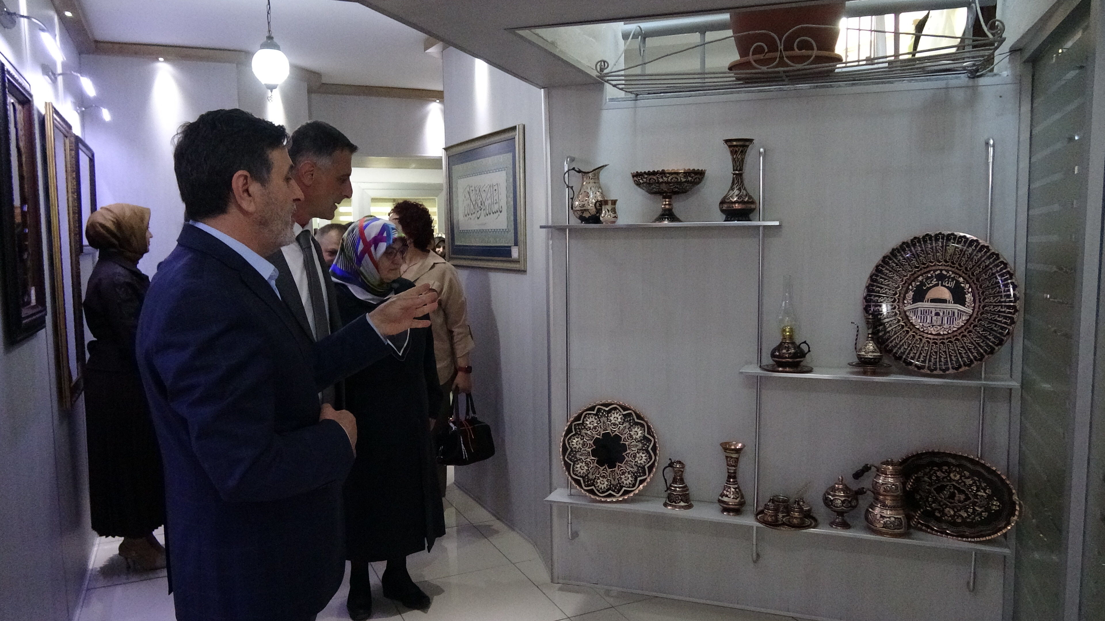 Erzincan’da El Emeği Şöleni! Halk Eğitim Sergisinde Yüzlerce Eser Göz Kamaştırdı4