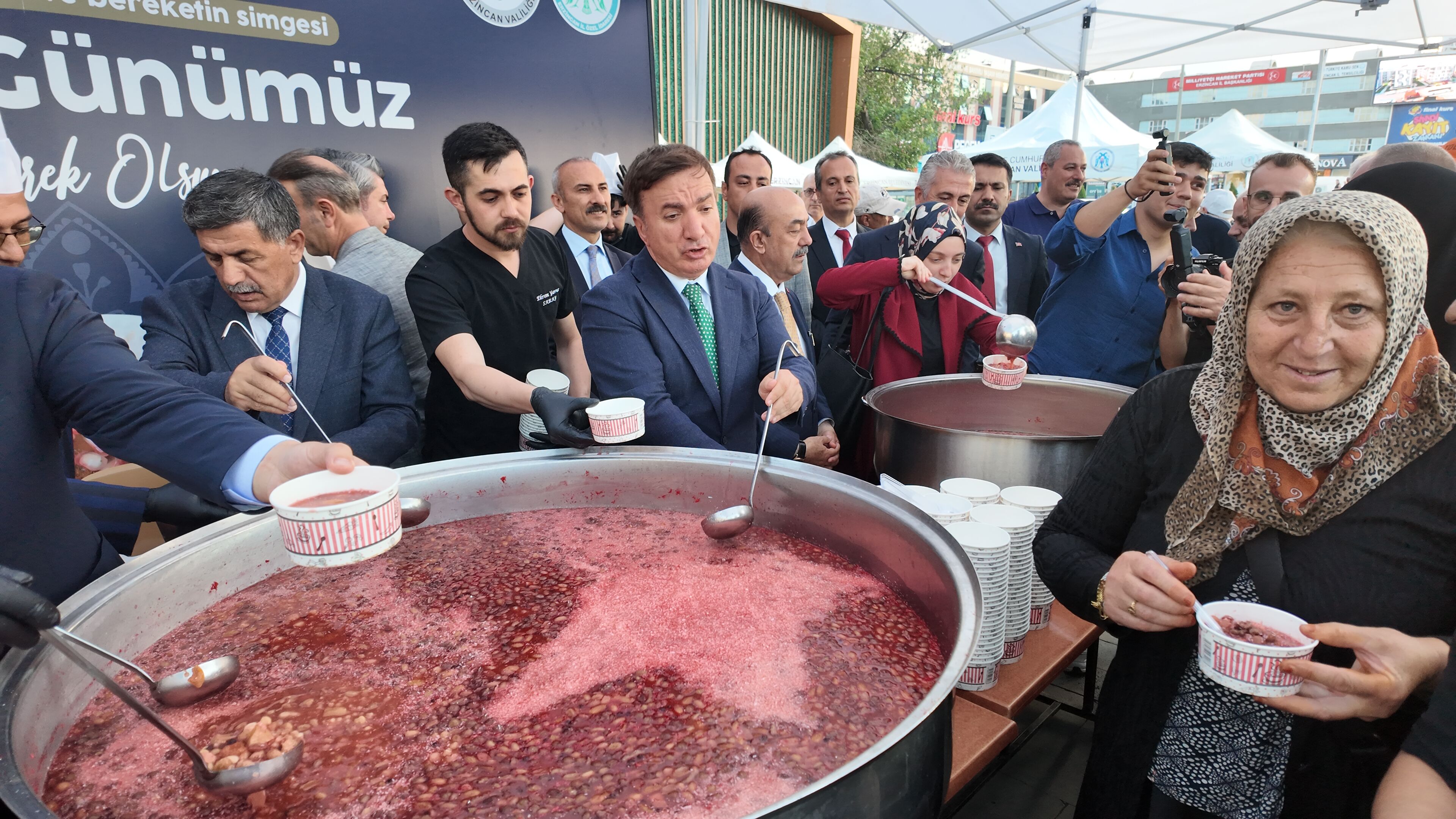 Erzincan’da Kardeşlik Kazanı Kaynadı Binlerce Kişi Aşure Sofrasında Buluştu1