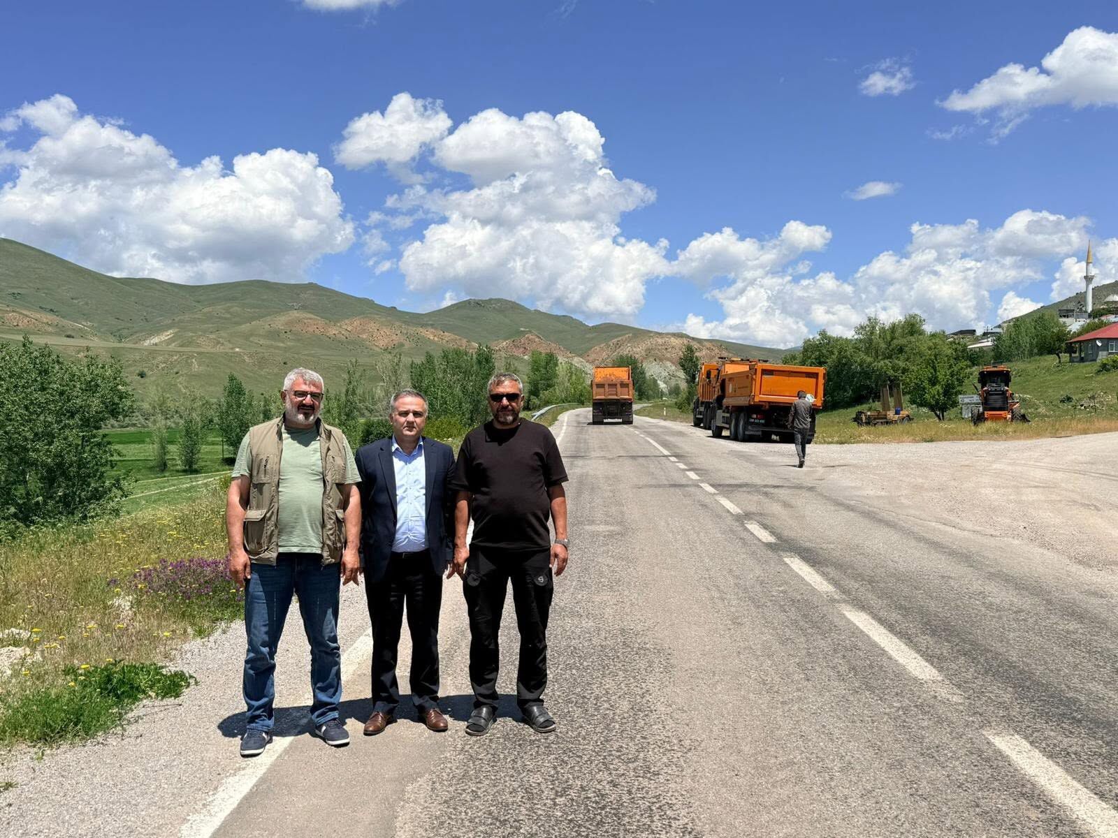 Erzincan'ın Ilçe Yolu Yeniden Asfaltlanıyor. (2)