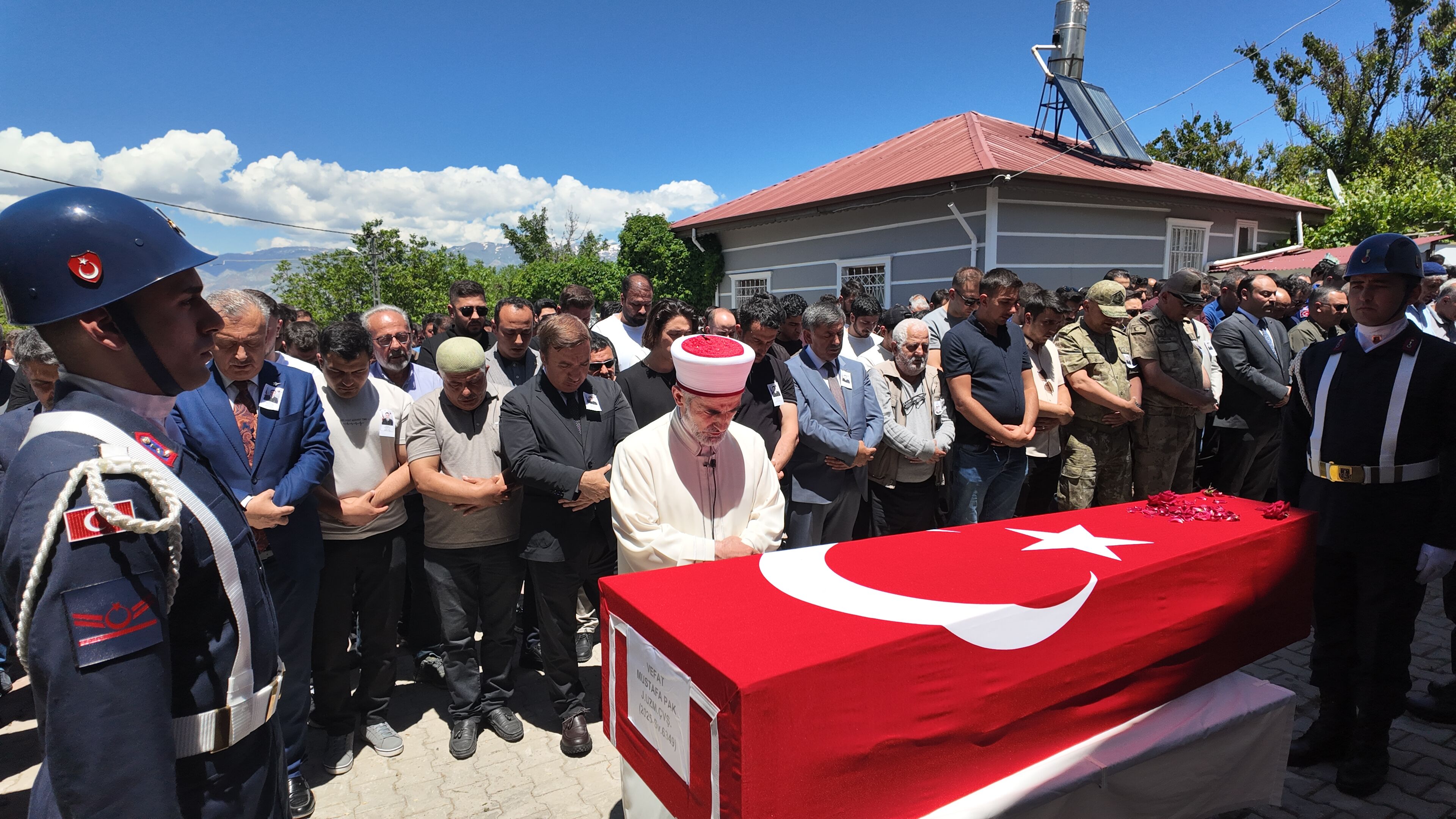 Genç Yaşta Şehadet Mustafa Pak İçin Erzincan’da Hüzünlü Veda-1