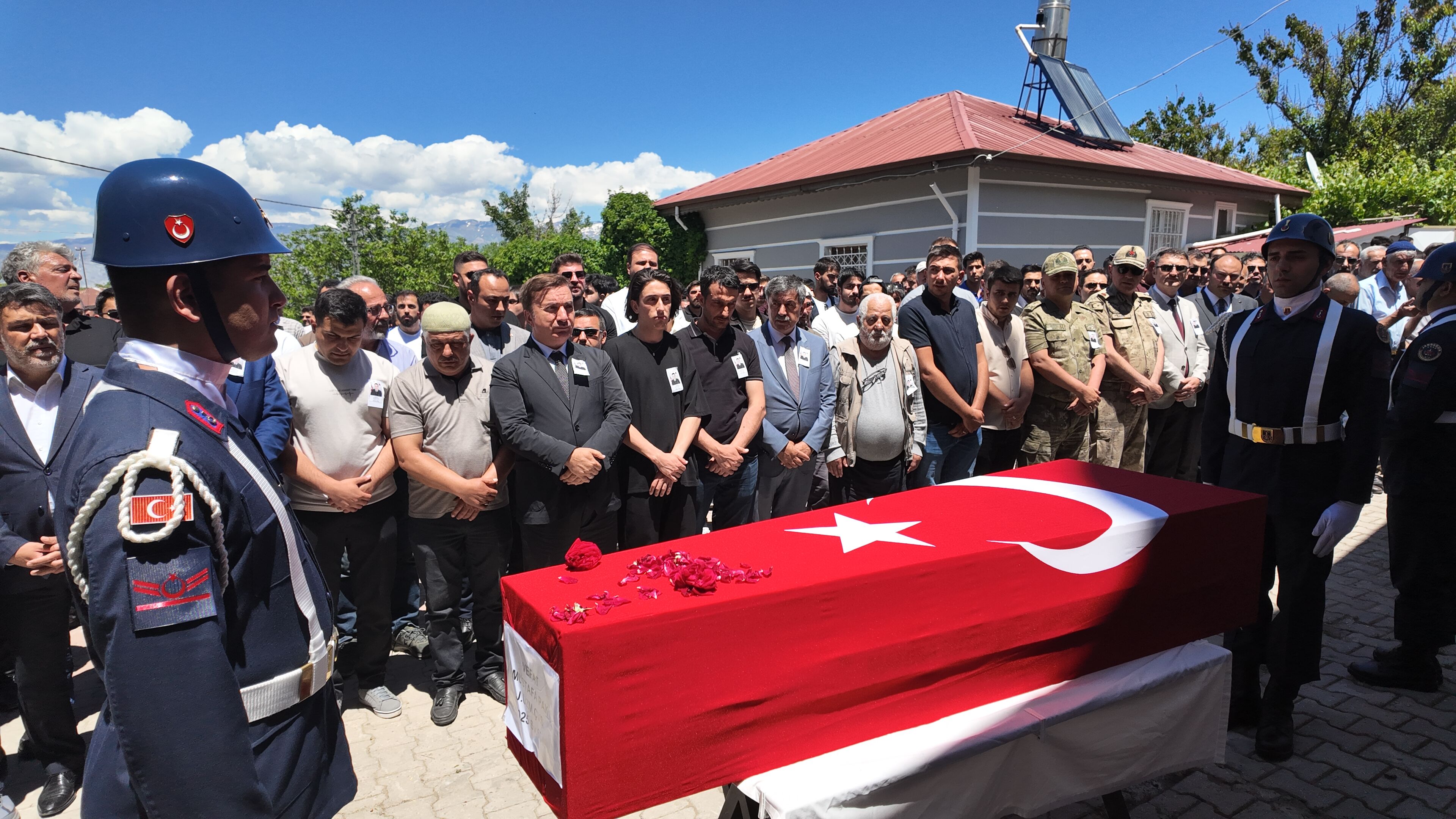 Genç Yaşta Şehadet Mustafa Pak İçin Erzincan’da Hüzünlü Veda4