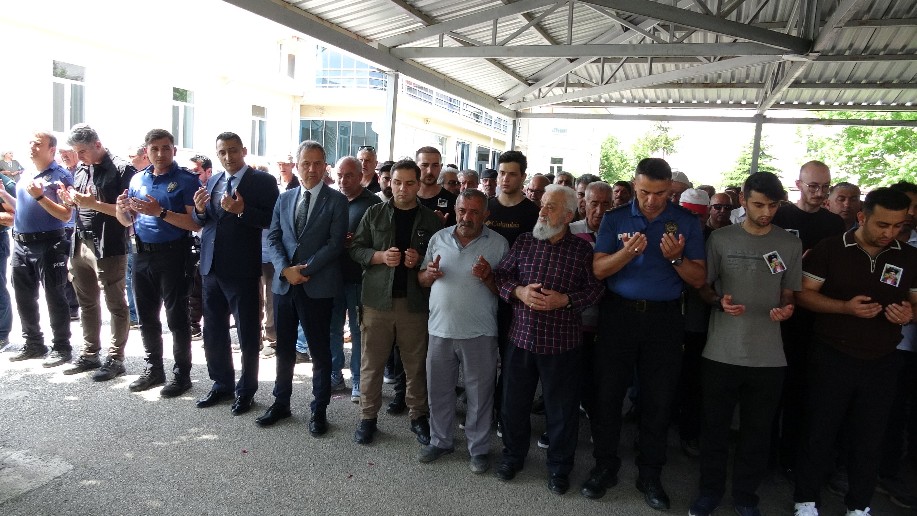 Manisa'dan Gelen Acı Haber Erzincan'ı Yasa Boğdu Şehit Polis Memuru Deniz Berkay Gürakar Son Yolculuğuna Uğurlandı1