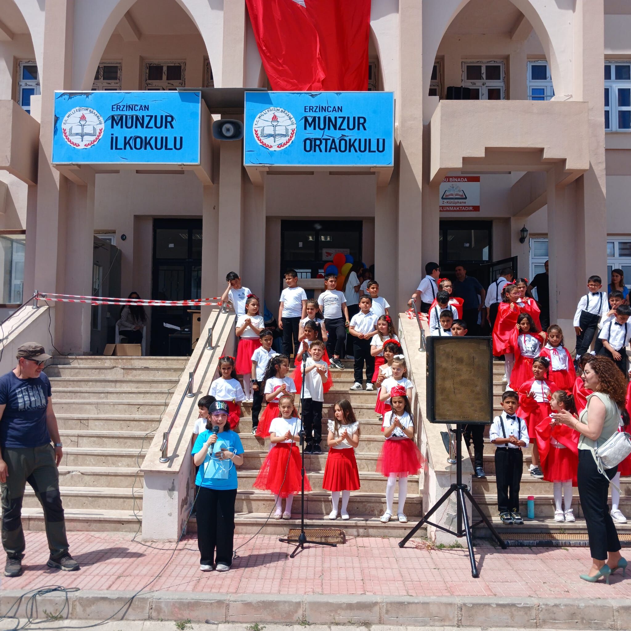 Minik Yüreklerden Dev Performans Erzincan’da 23 Nisan Rüzgarı Esti!-1