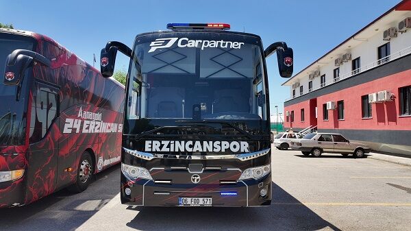 Şampiyonluk Mesajı Yeni Otobüsle Geldi! Erzincanspor'dan Dualarla Yeni Sezon Startı3