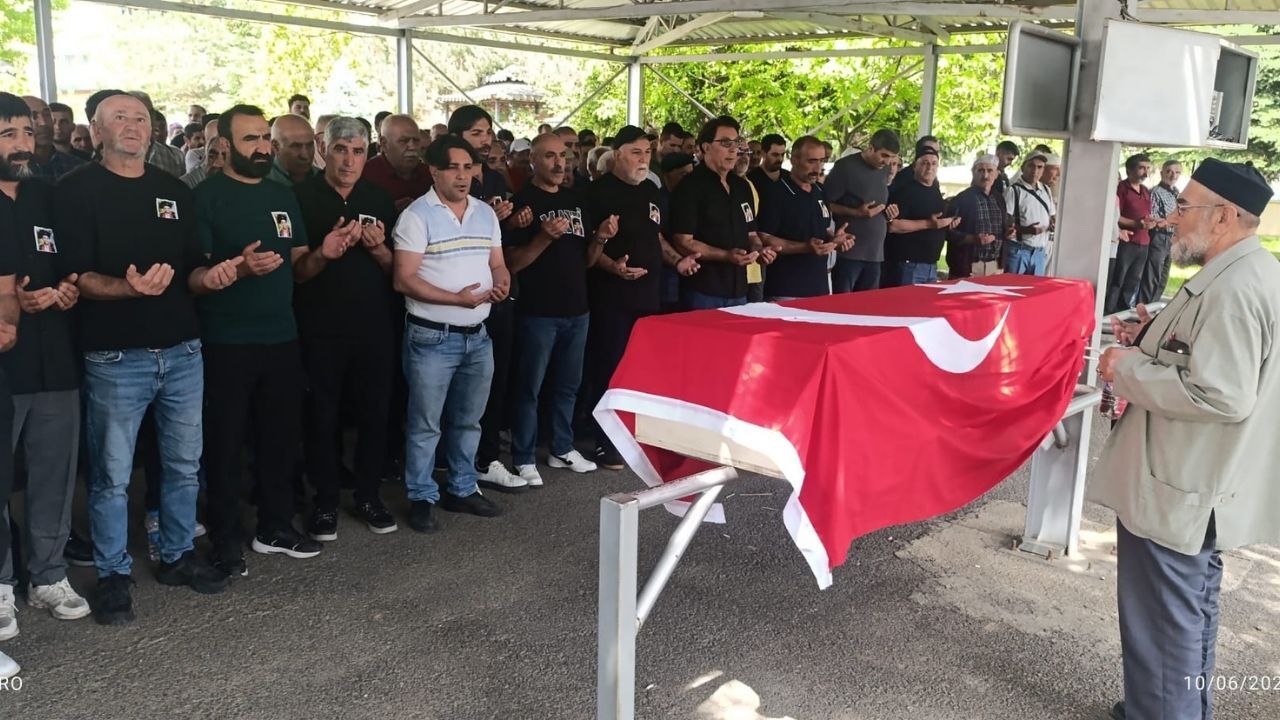 Şehit Polis Memuru Deniz Berkay Gürakar Son Yolculuğuna Uğurlandı