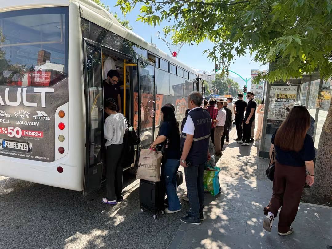 Yks'de Öğrencilerin Yanında Oldular Zabıta Ekipleri Seferber Edildi (2)