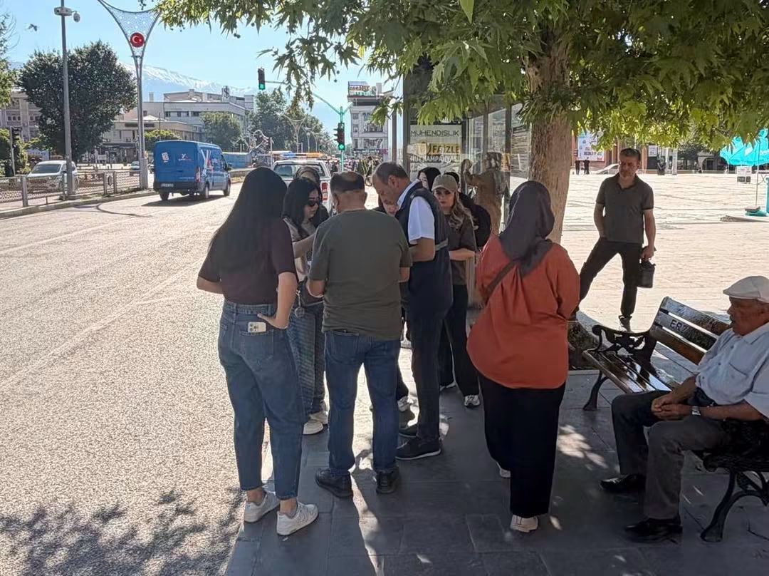 Yks'de Öğrencilerin Yanında Oldular Zabıta Ekipleri Seferber Edildi