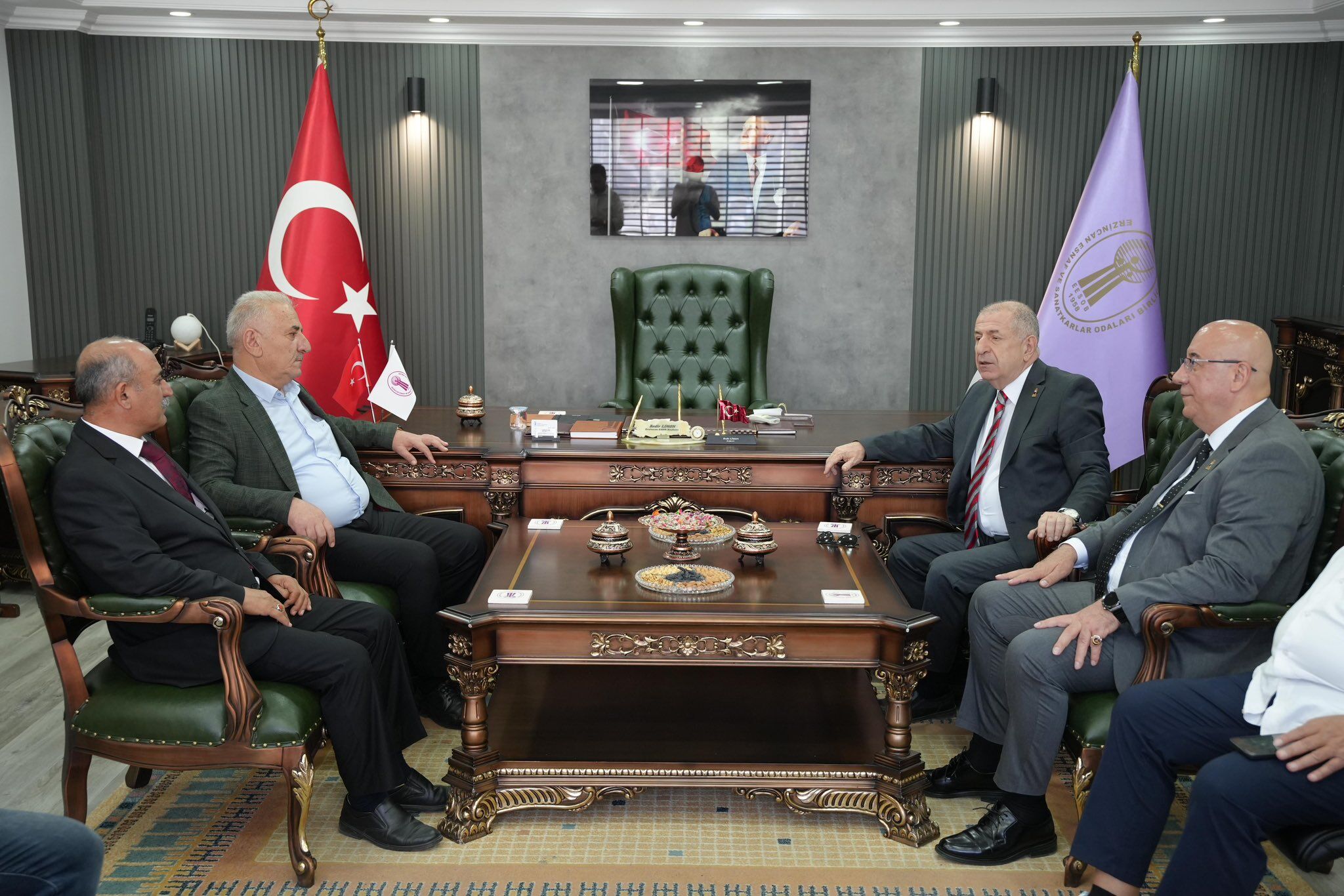 Zafer Partisi Esnaf Odalarında (2)