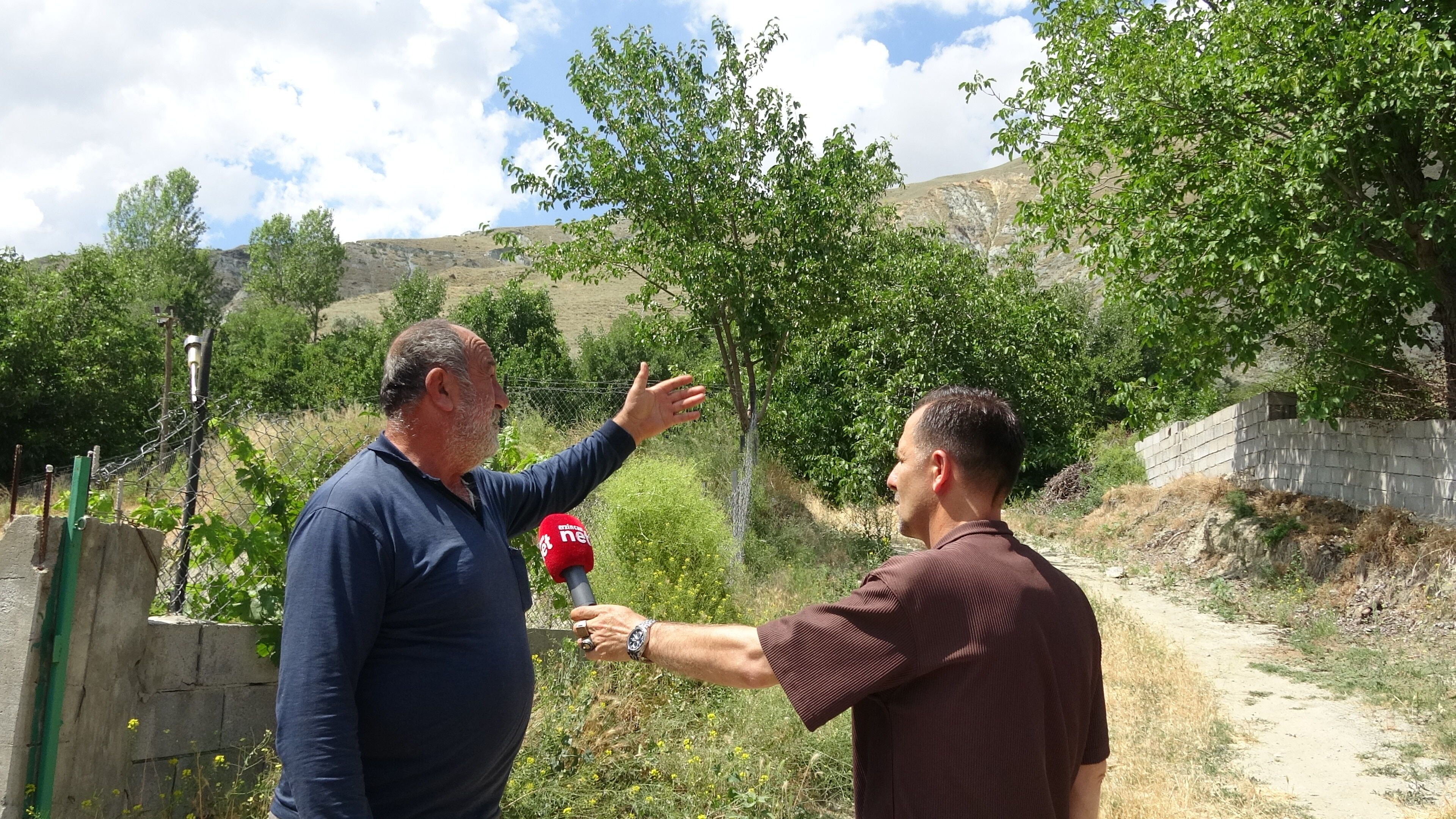 Erzincan Başpınar Mahallesi'nde Ayı Tehlikesi Ya Biz Bu Köyü Terk Edeceğiz Ya Da Bu Sorun Bitecek!1