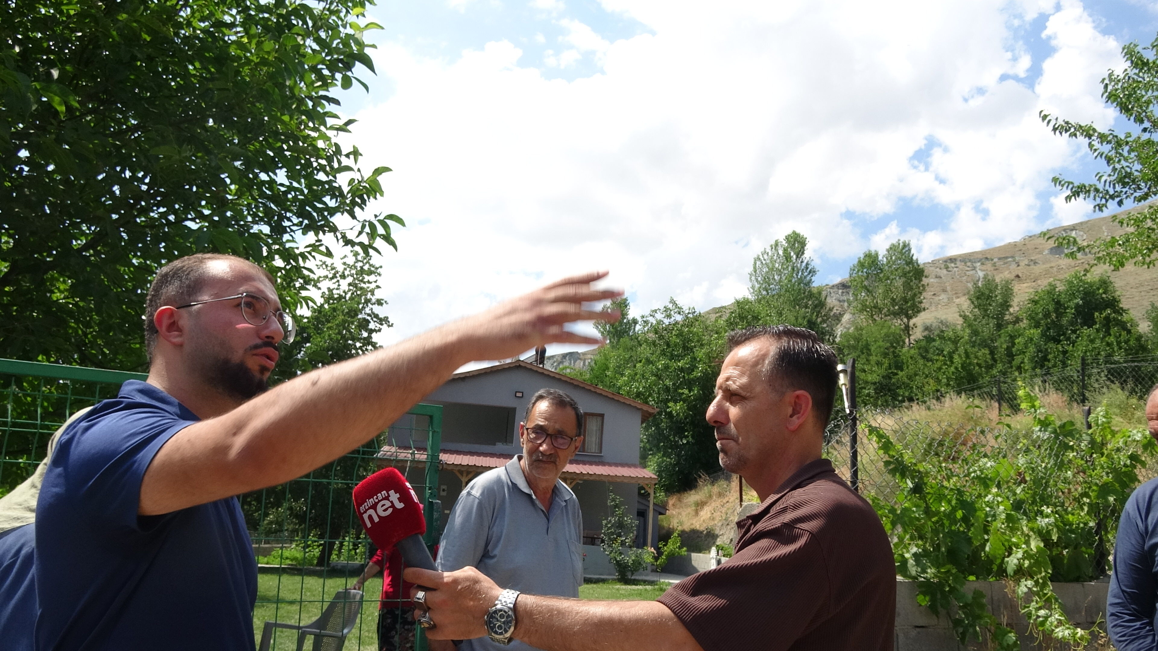 Erzincan Başpınar Mahallesi'nde Ayı Tehlikesi Ya Biz Bu Köyü Terk Edeceğiz Ya Da Bu Sorun Bitecek!5