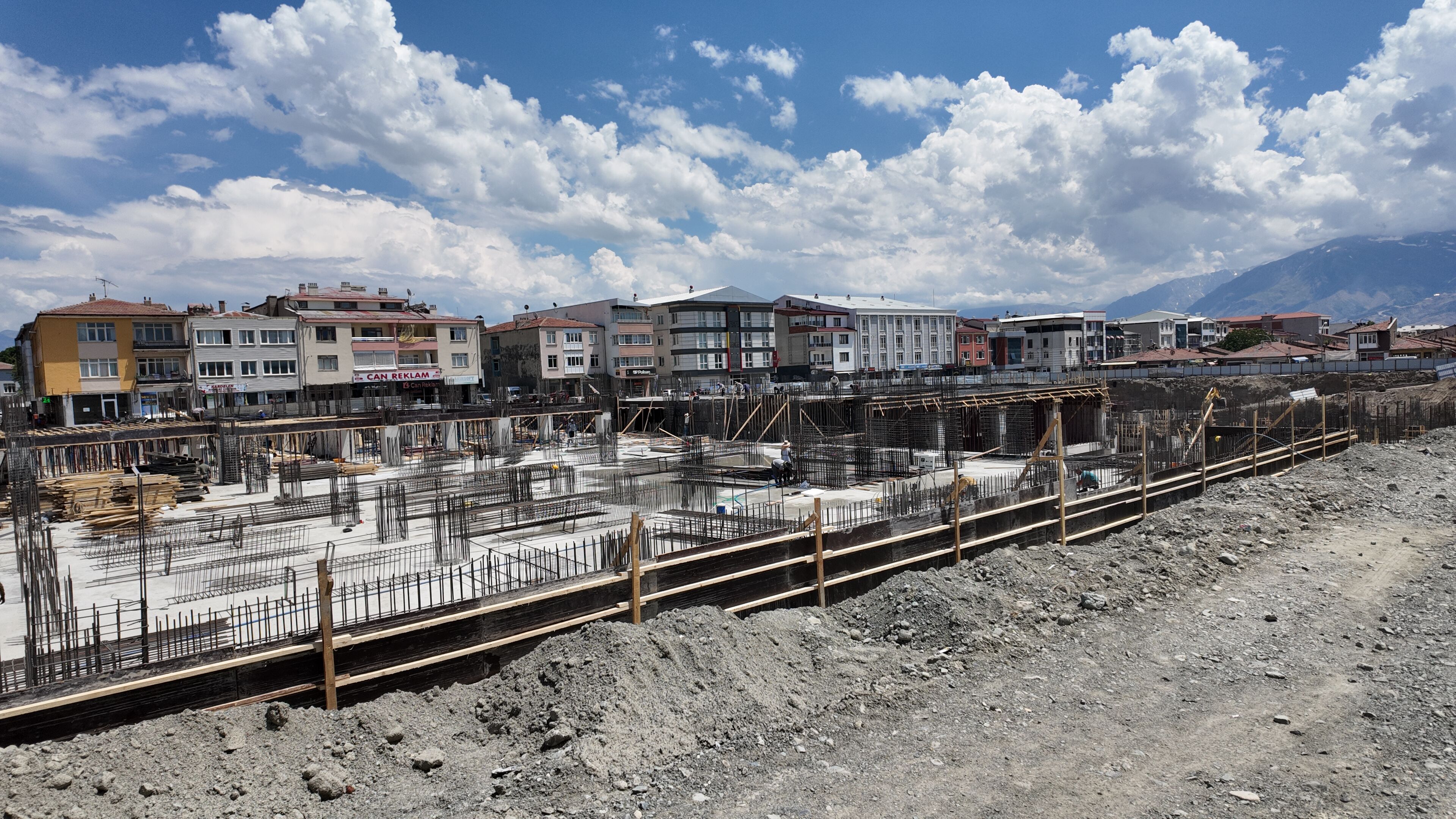 Erzincan Çarşısı'nda Yeni Yapılar Yükselmeye Başladı